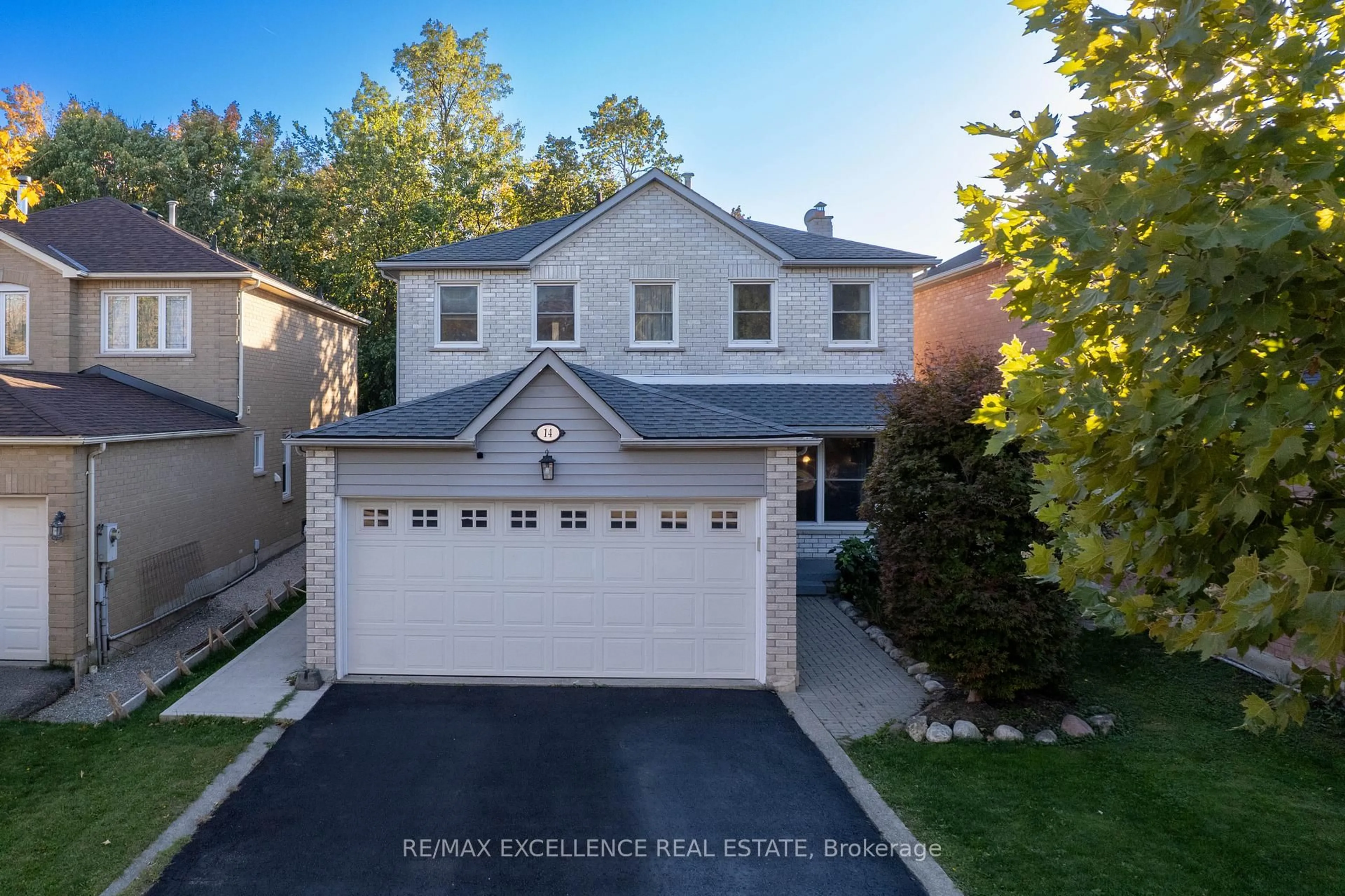 A pic from outside/outdoor area/front of a property/back of a property/a pic from drone, street for 14 Nymark Pl, Brampton Ontario L6S 5T6
