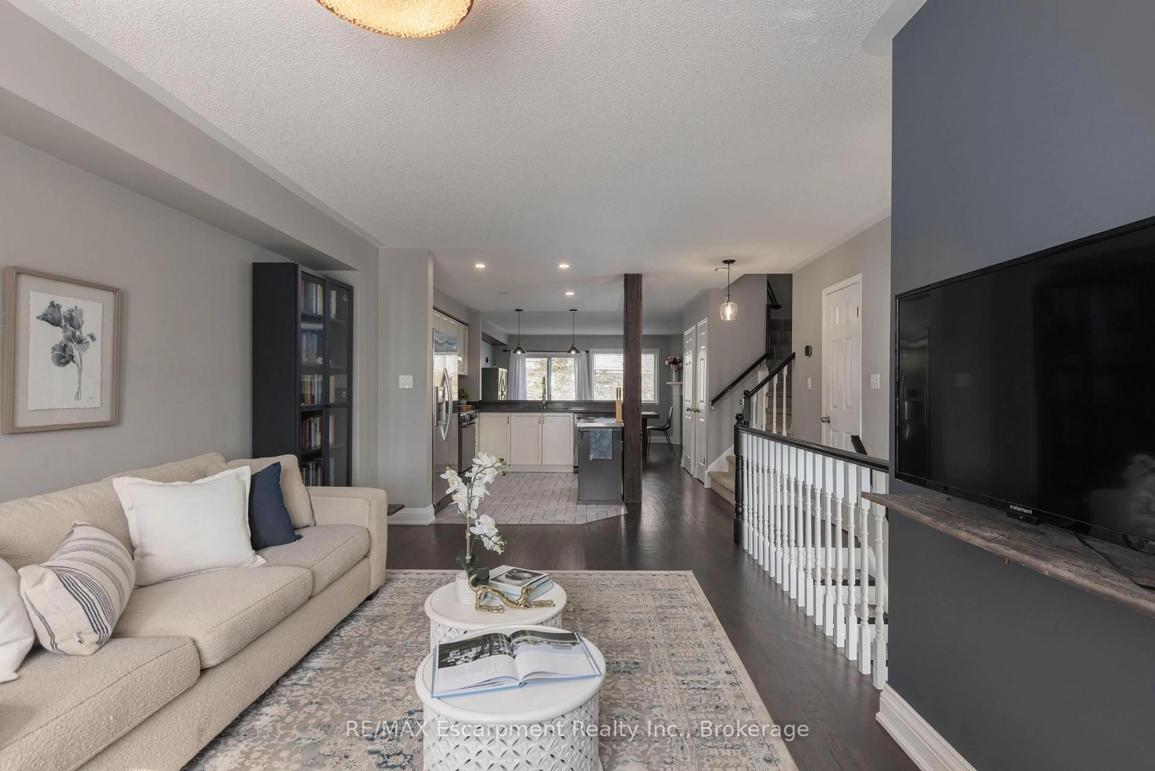 Living room with furniture, unknown for 65 FAIRWOOD Pl, Burlington Ontario L7T 1E4