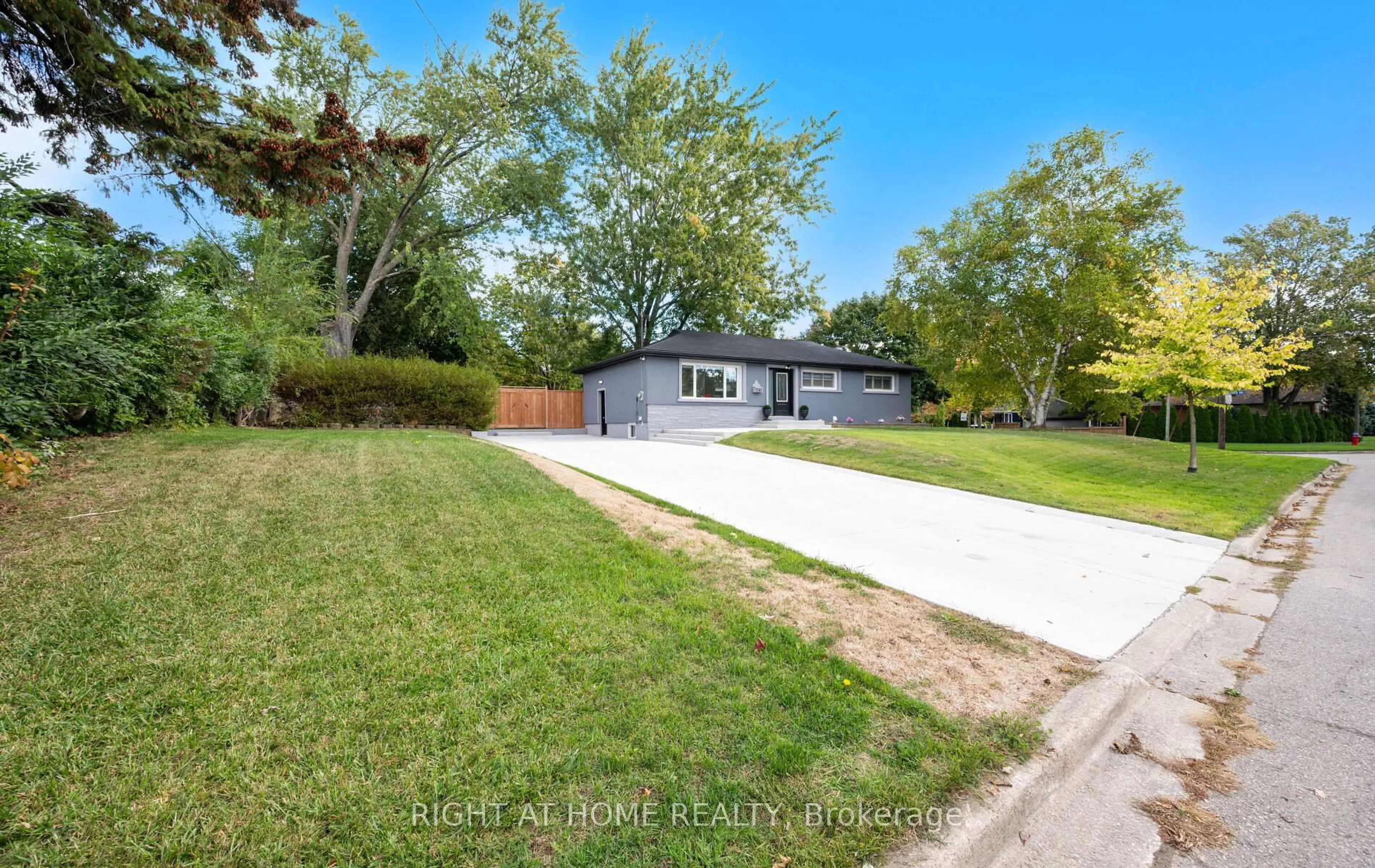 A pic from outside/outdoor area/front of a property/back of a property/a pic from drone, street for 1395 Niels Ave, Burlington Ontario L7P 2E6
