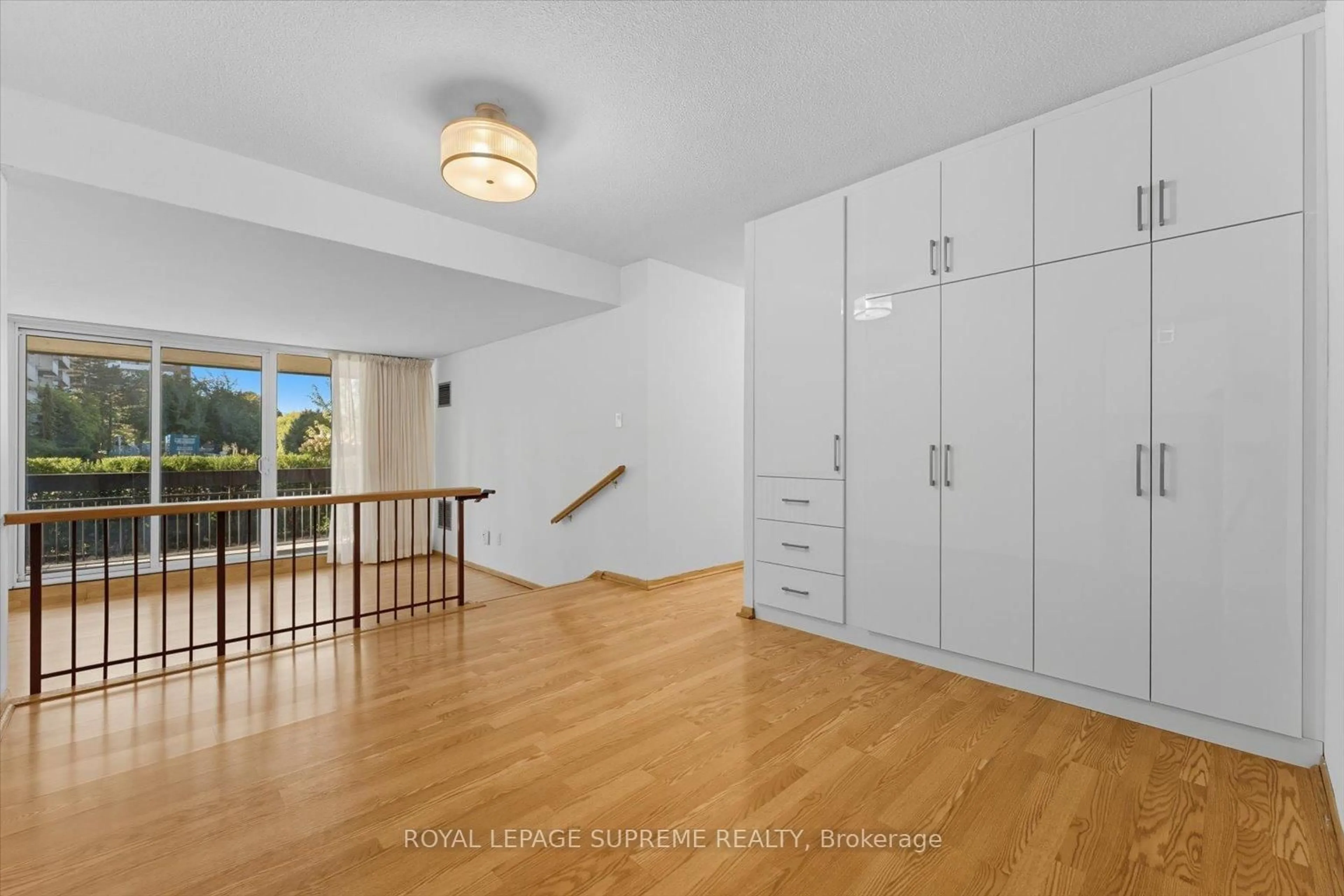 Unknown for 270 Scarlett Rd #107, Toronto Ontario M6N 4X7