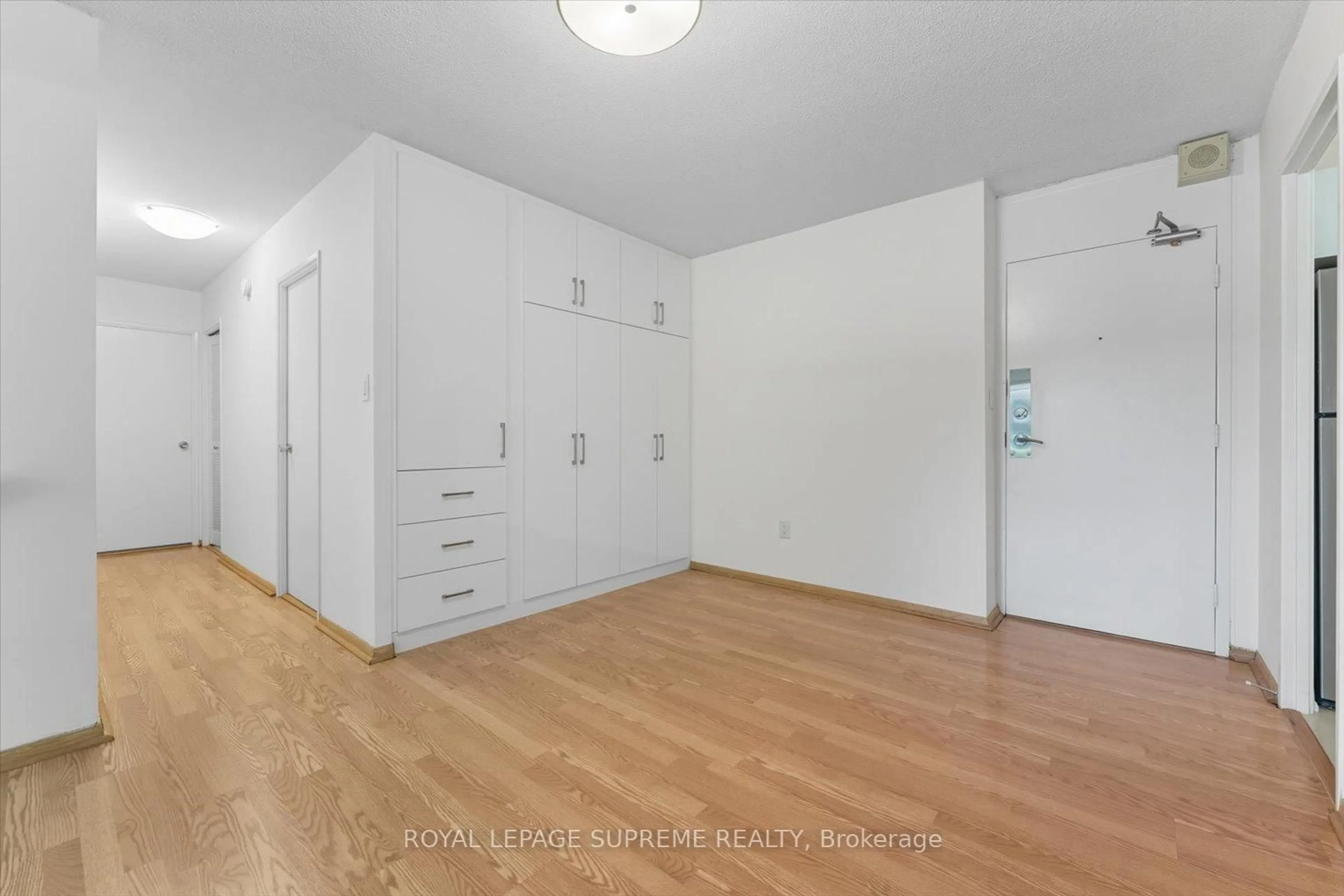 A pic of a room for 270 Scarlett Rd #107, Toronto Ontario M6N 4X7