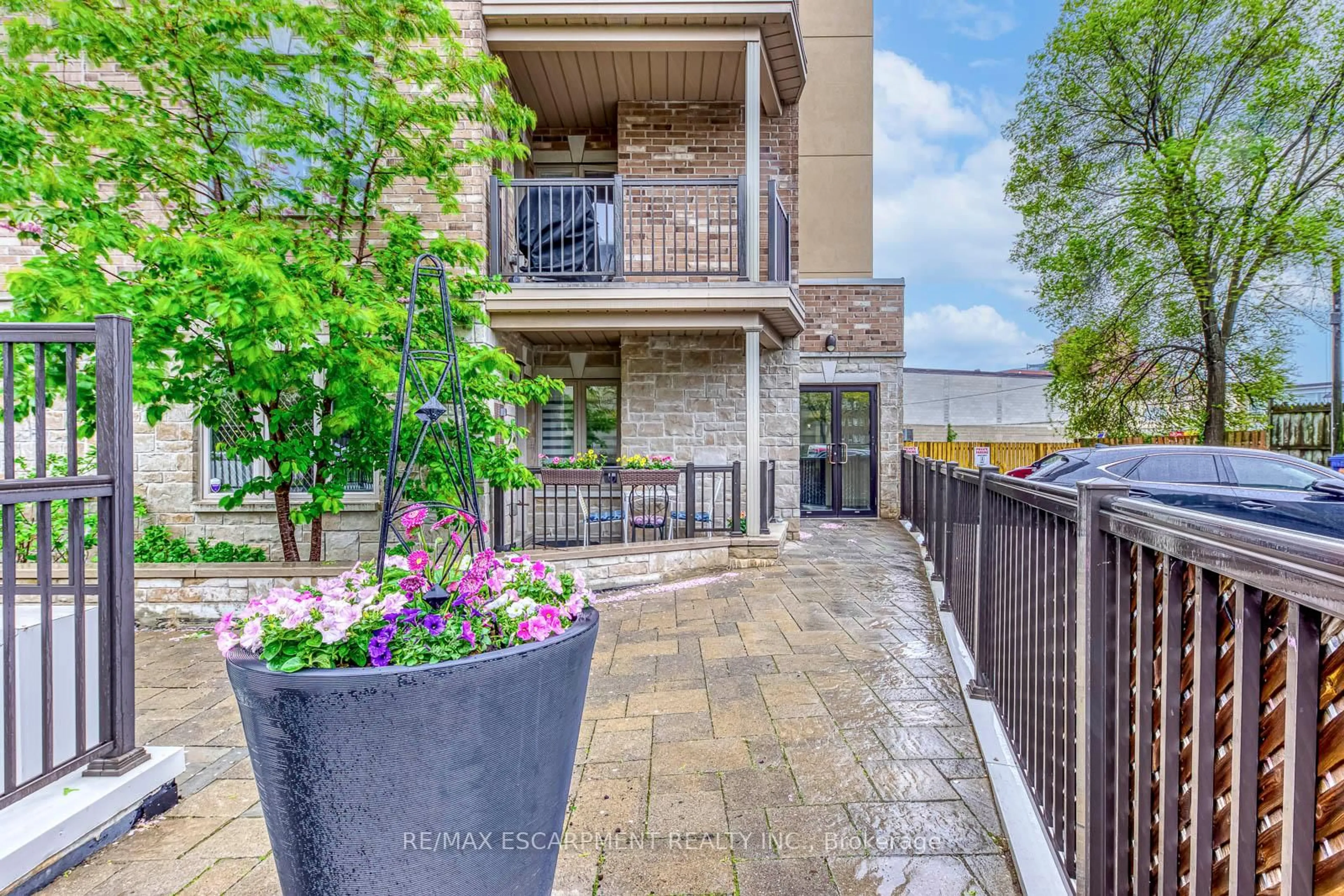 Patio, street for 70 Stewart St #401, Oakville Ontario L6K 1X5