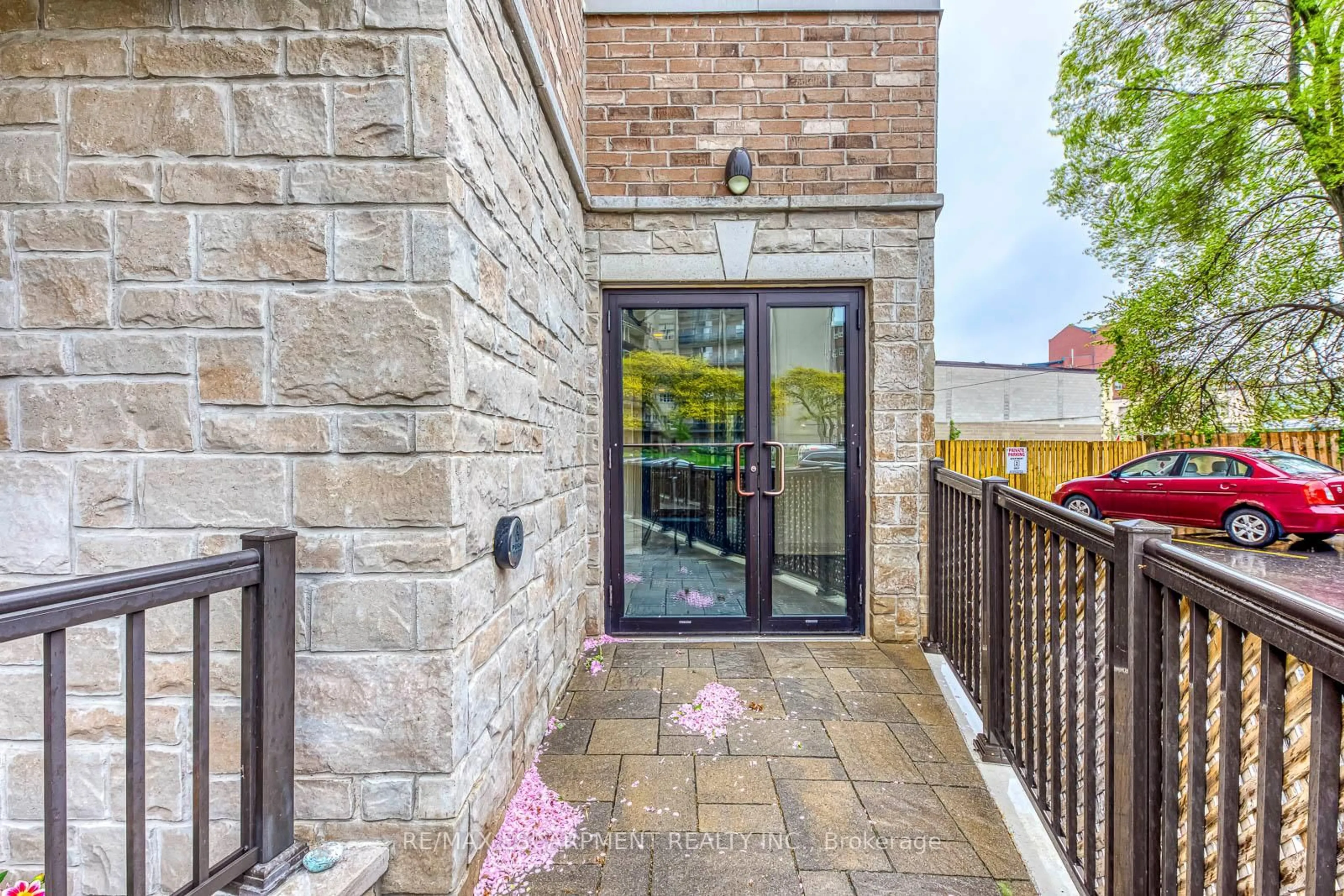 Patio, street for 70 Stewart St #401, Oakville Ontario L6K 1X5