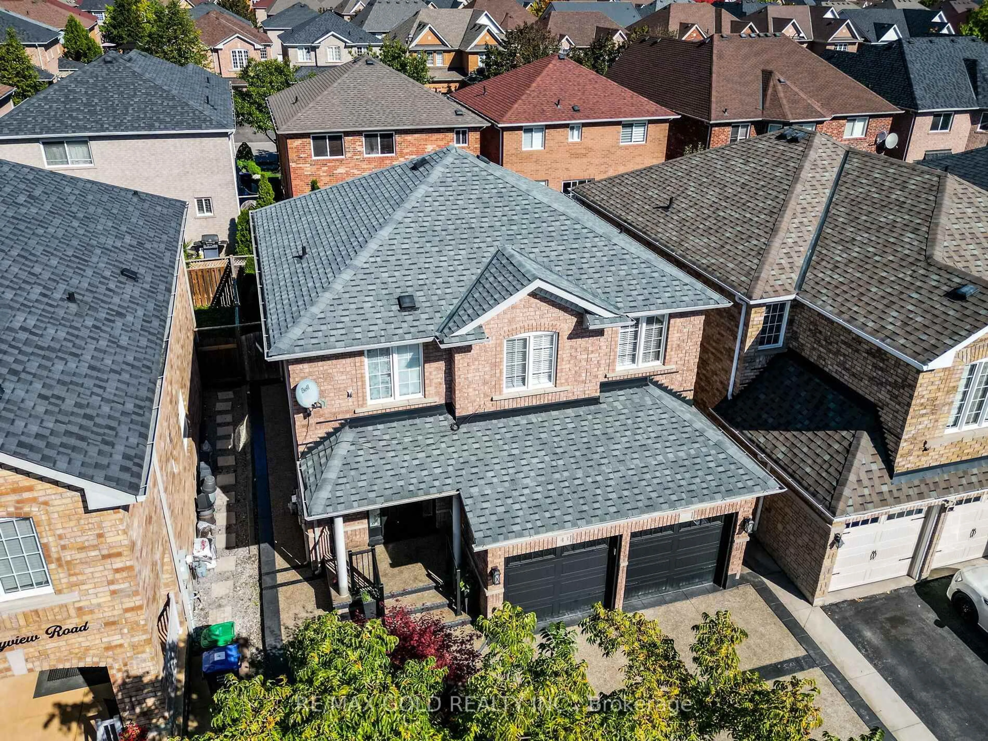 A pic from outside/outdoor area/front of a property/back of a property/a pic from drone, street for 43 Sunnyview Rd, Brampton Ontario L7A 3E4