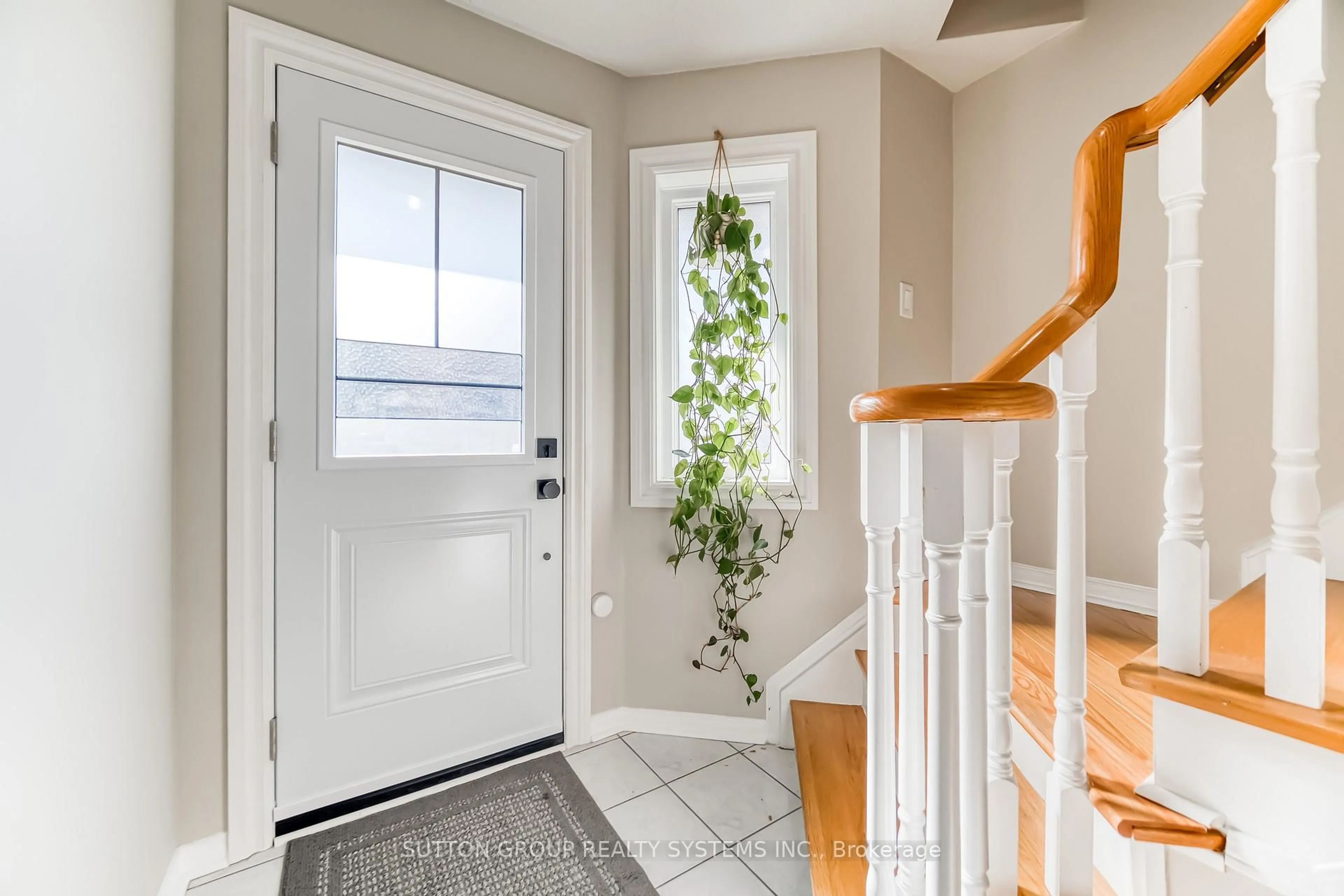 Indoor entryway for 455 Apache Crt #129, Mississauga Ontario L4Z 3W8