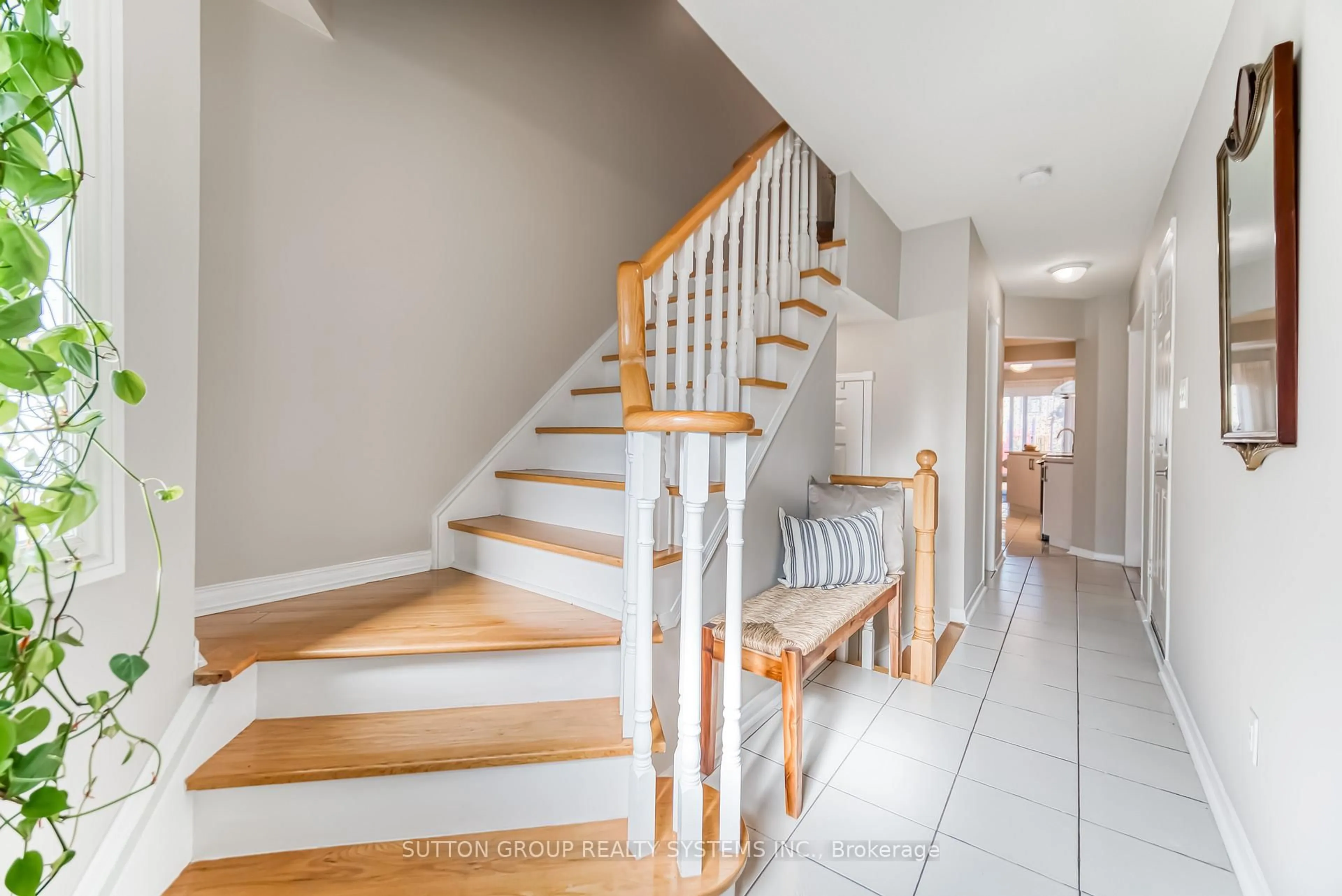 Stairs for 455 Apache Crt #129, Mississauga Ontario L4Z 3W8