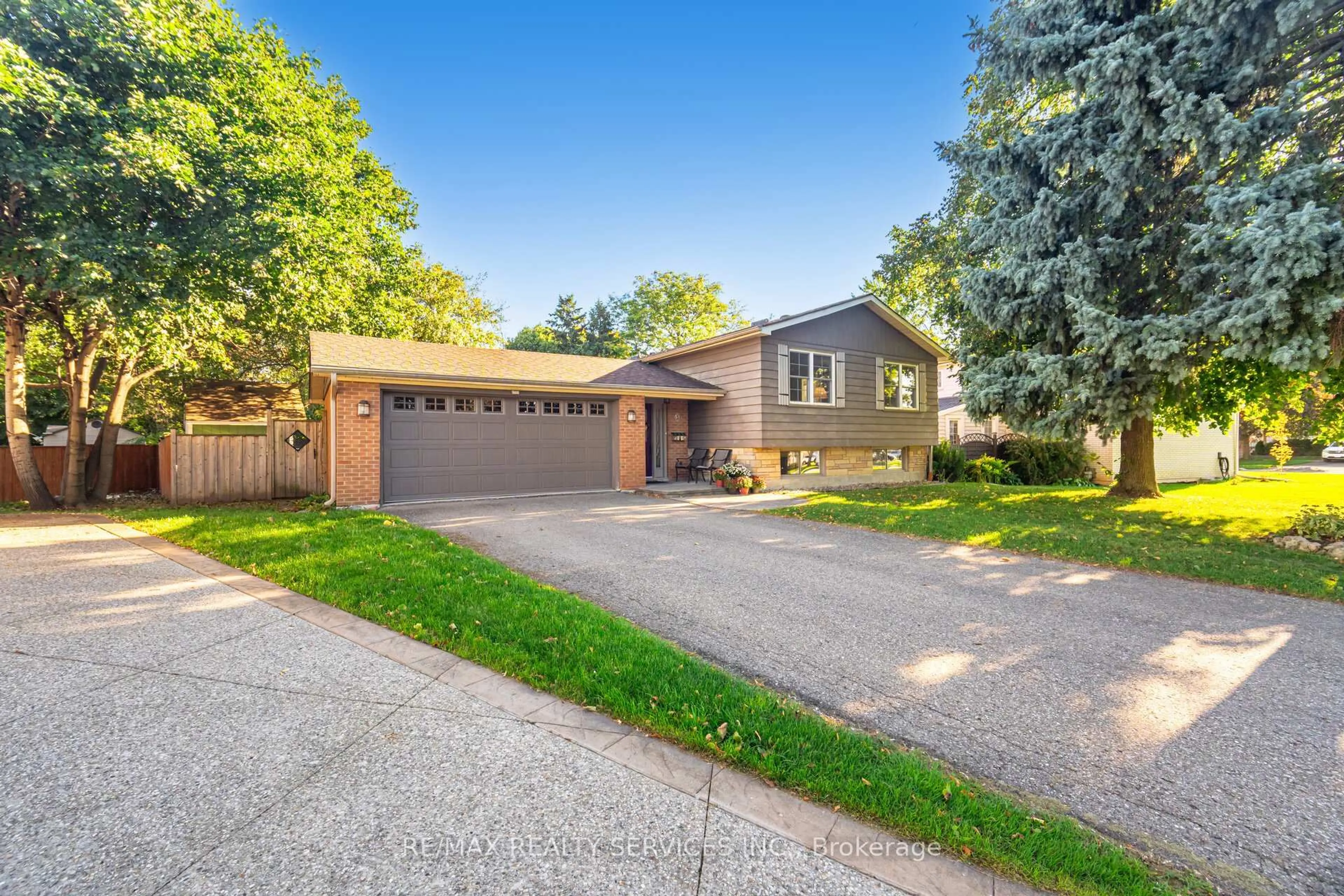 Unknown for 3 Conway Crt, Brampton Ontario L6T 1Z5