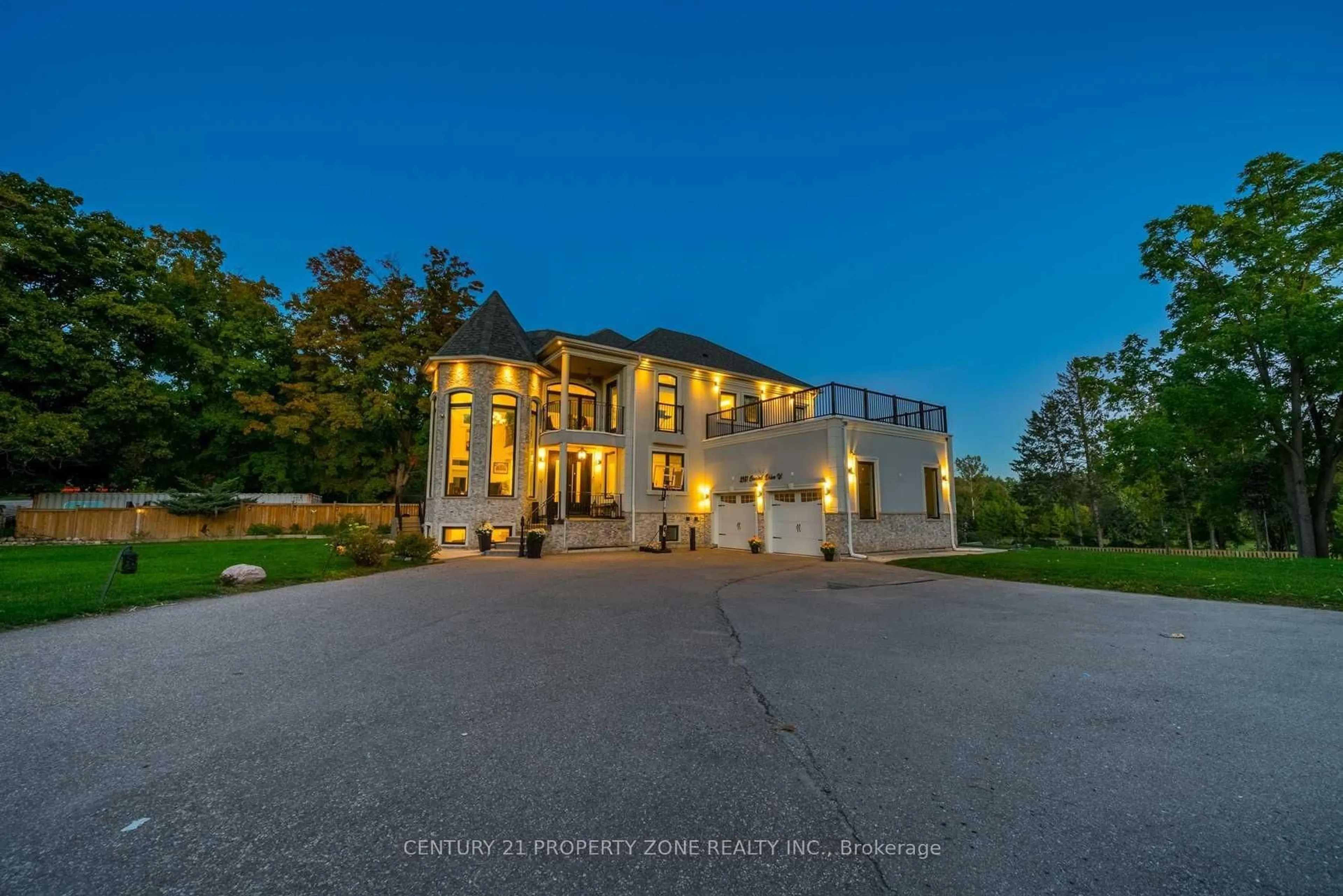 A pic from outside/outdoor area/front of a property/back of a property/a pic from drone, street for 2981 Bovaird Dr, Brampton Ontario L6X 0G4