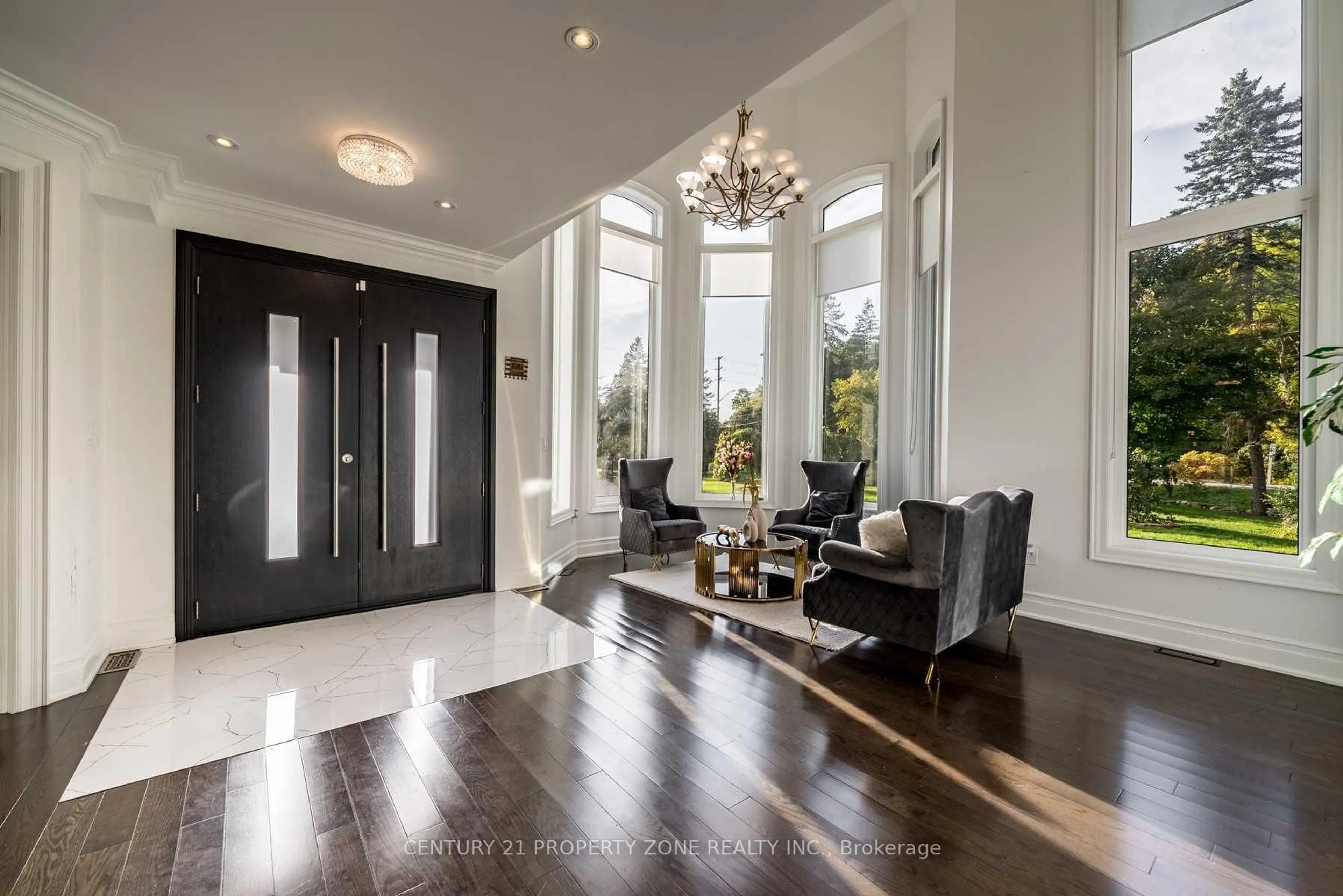 Indoor entryway for 2981 Bovaird Dr, Brampton Ontario L6X 0G4