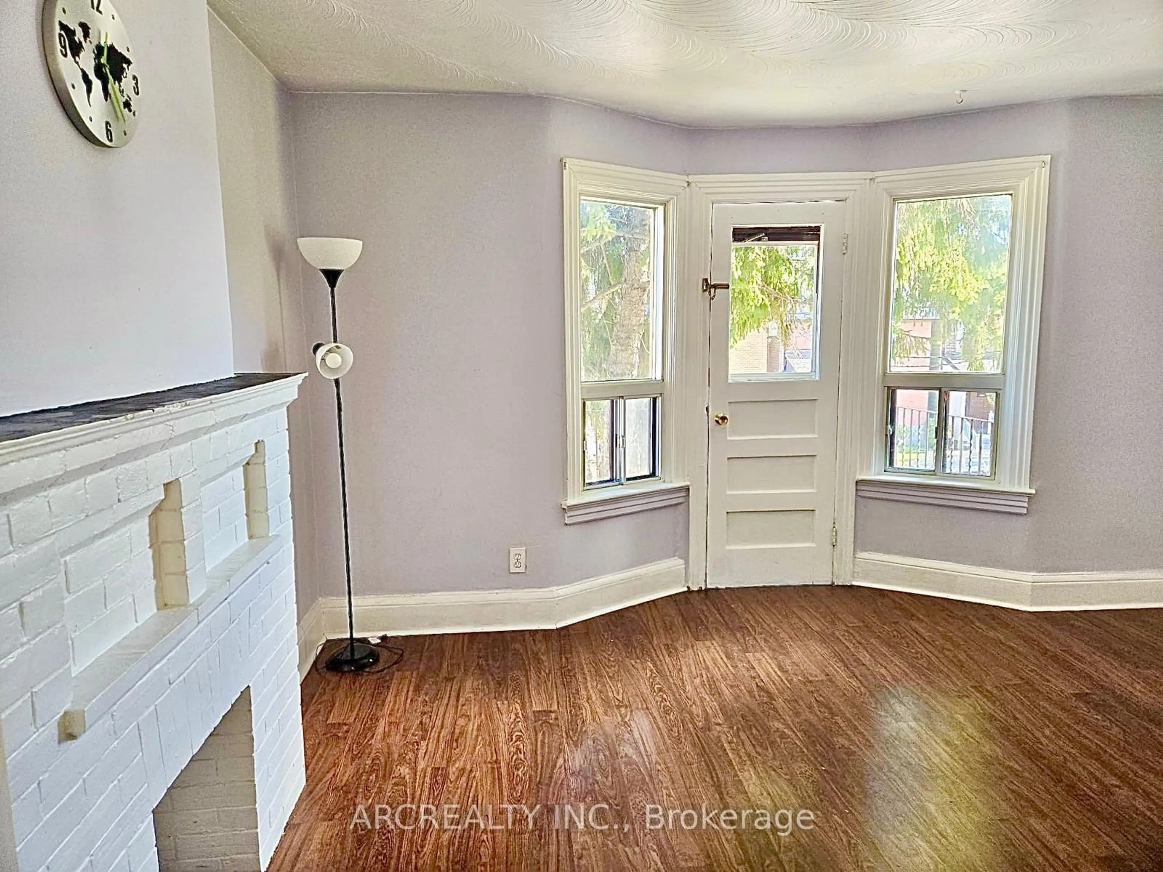 A pic of a room for 910 Dovercourt Rd, Toronto Ontario M6H 2X5