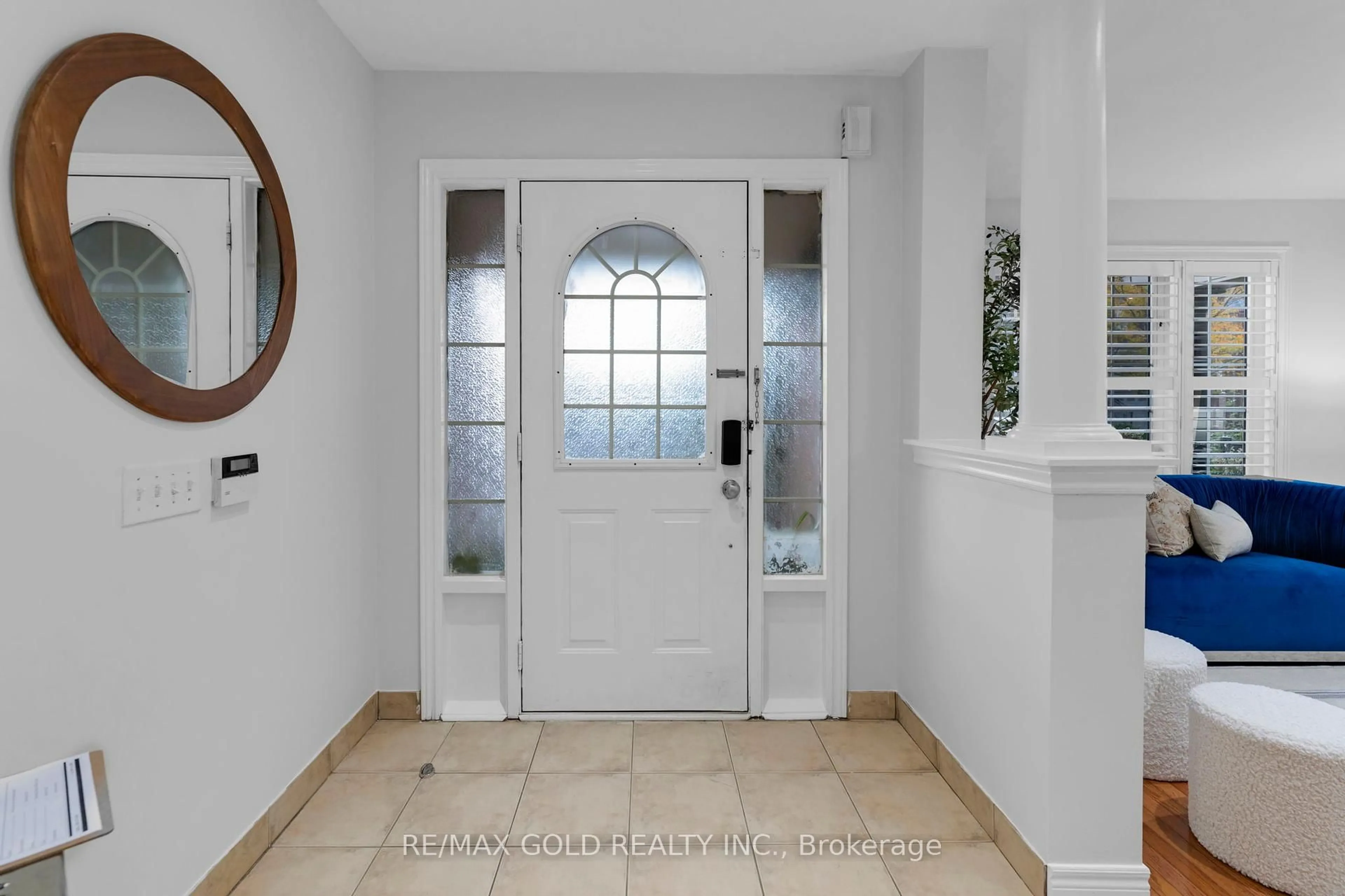 Indoor entryway for 64 Beachpoint Blvd, Brampton Ontario L7A 2G6