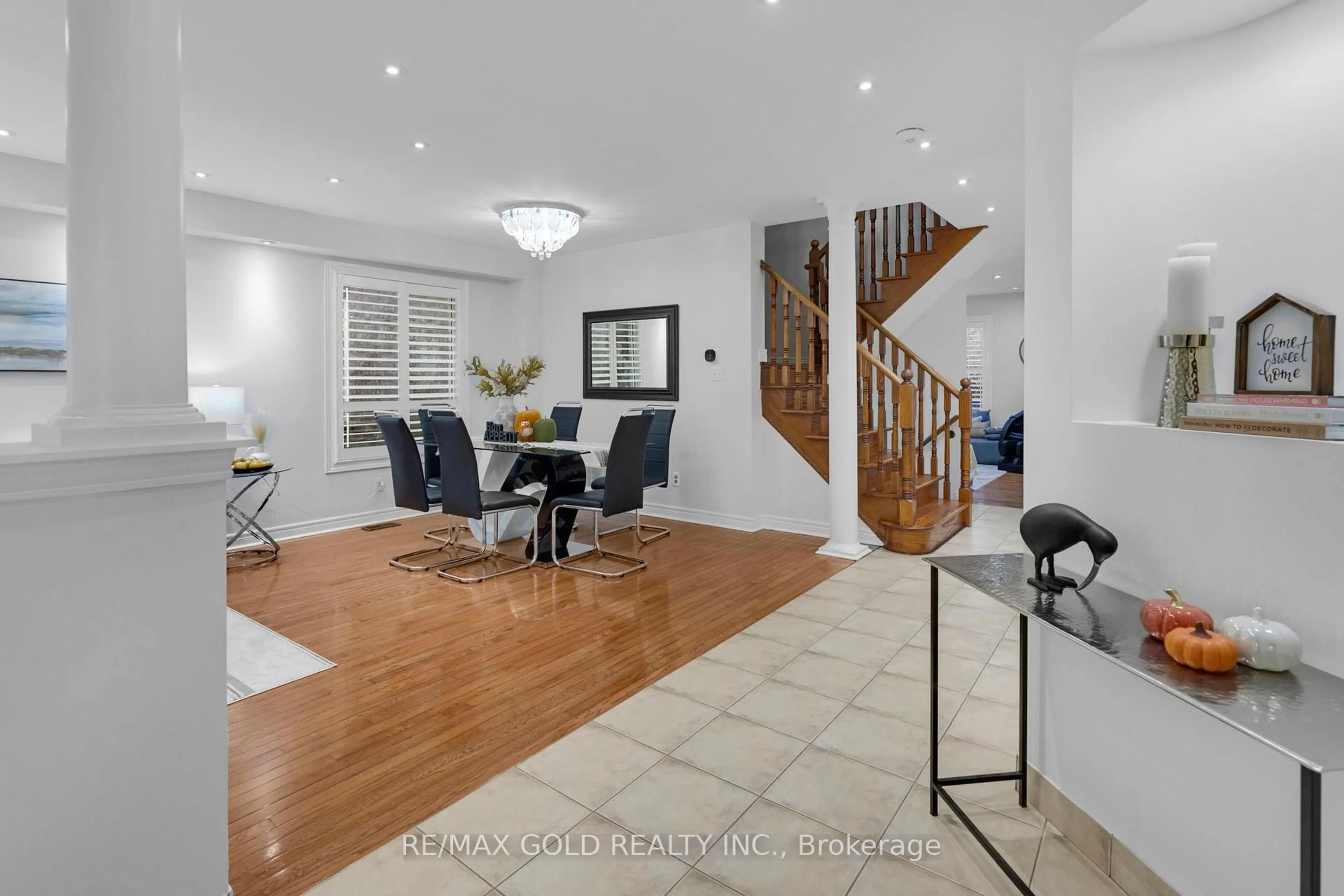 Indoor entryway for 64 Beachpoint Blvd, Brampton Ontario L7A 2G6