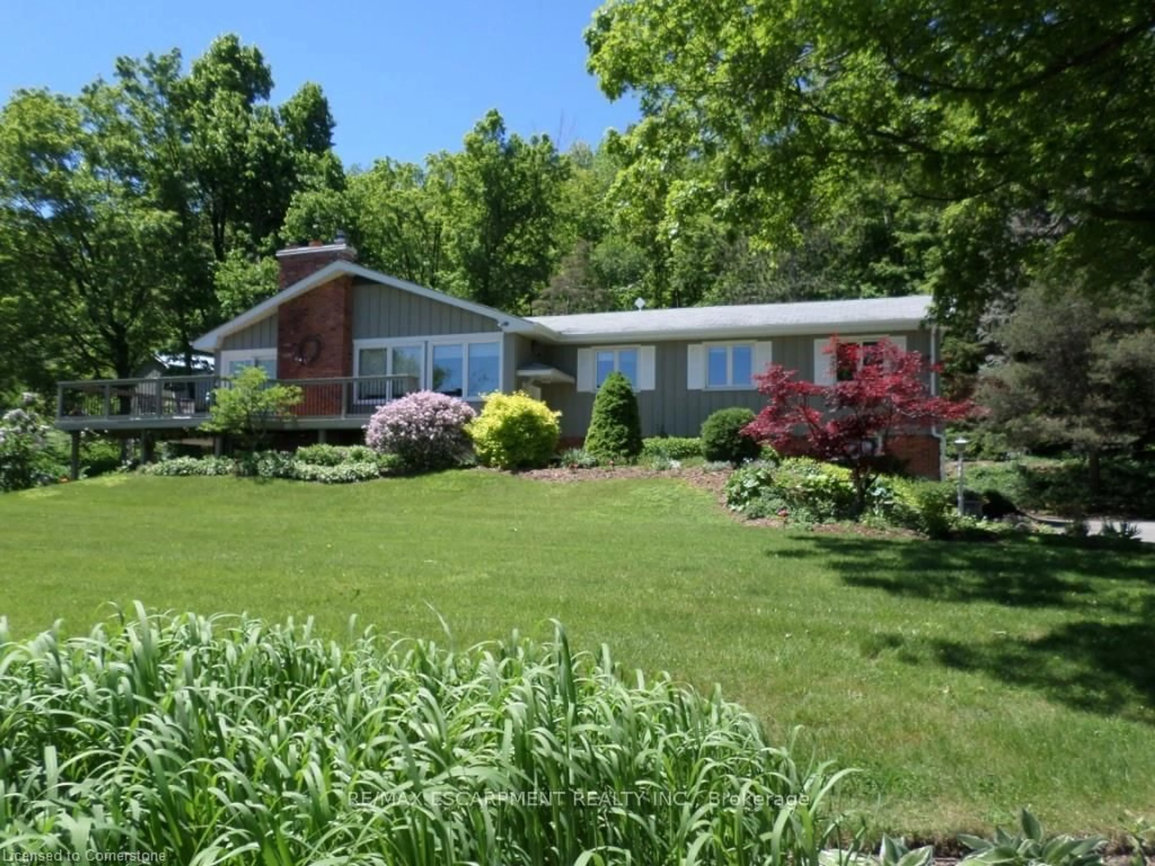 A pic from outside/outdoor area/front of a property/back of a property/a pic from drone, unknown for 5086 Walkers Line, Burlington Ontario L7M 0R1