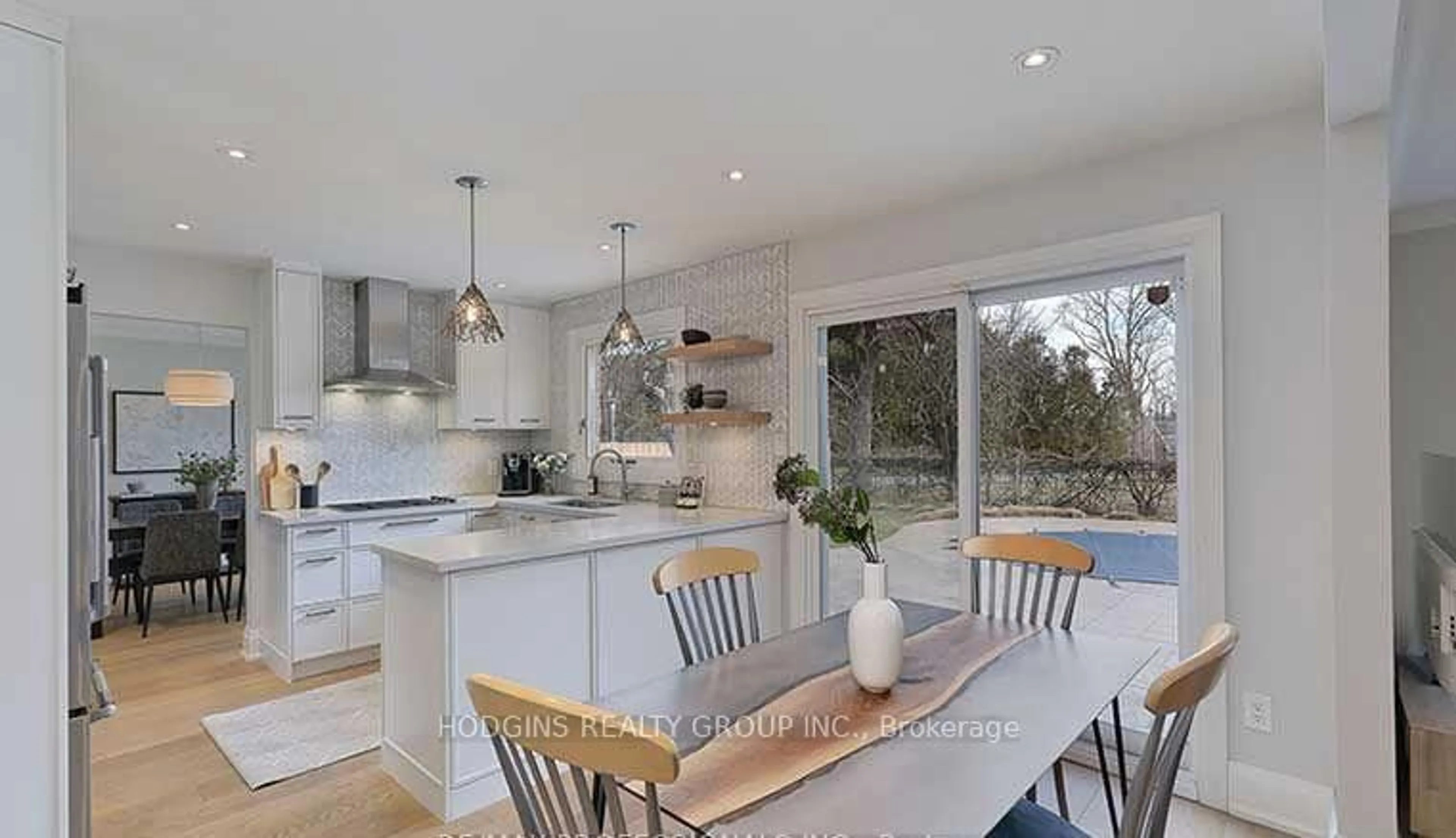 Open concept kitchen, ceramic/tile floor for 1726 Sherwood Forrest Circ, Mississauga Ontario L5K 2H6
