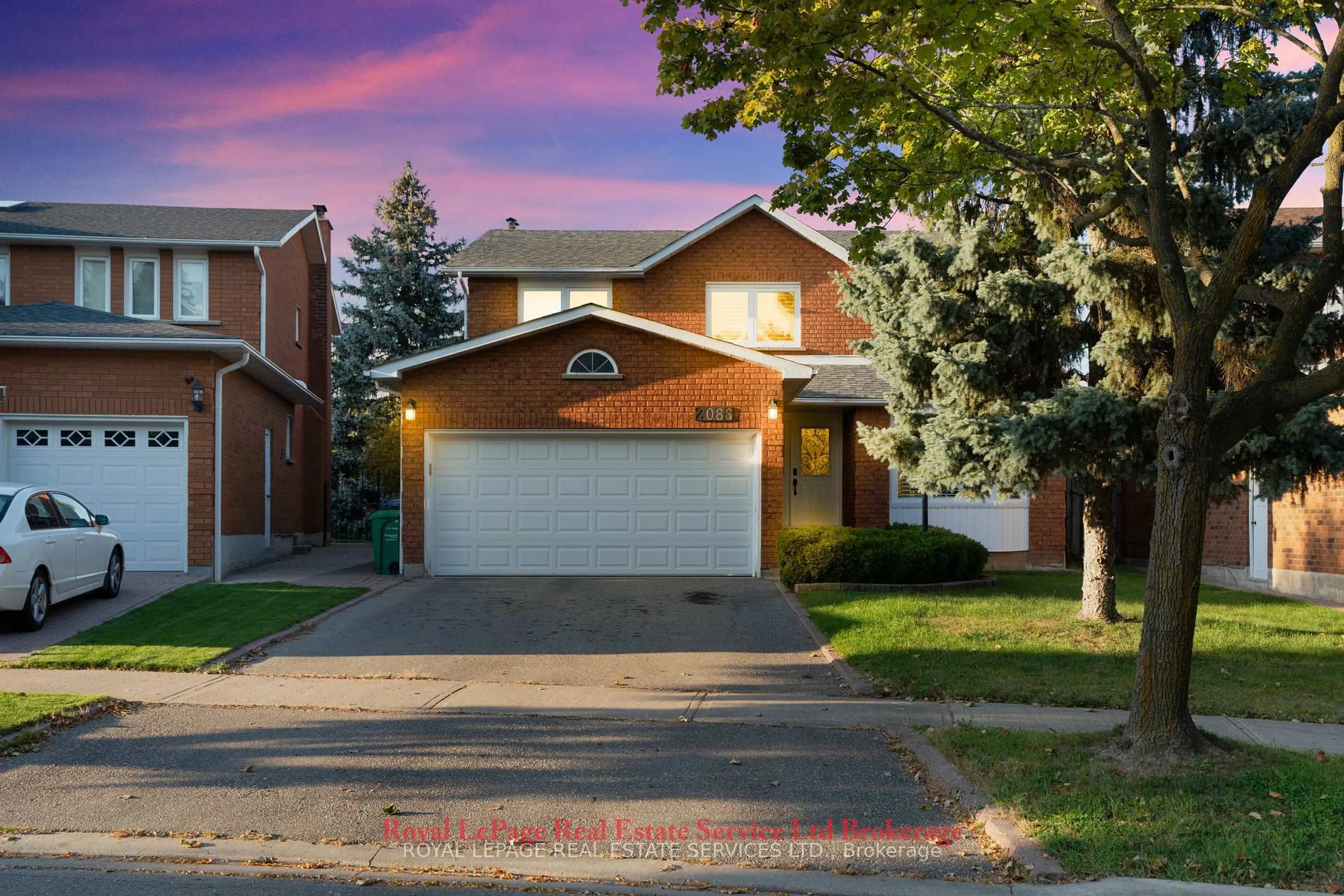 Home with brick exterior material, street for 2088 Kempton Park Dr, Mississauga Ontario L5M 2Y9
