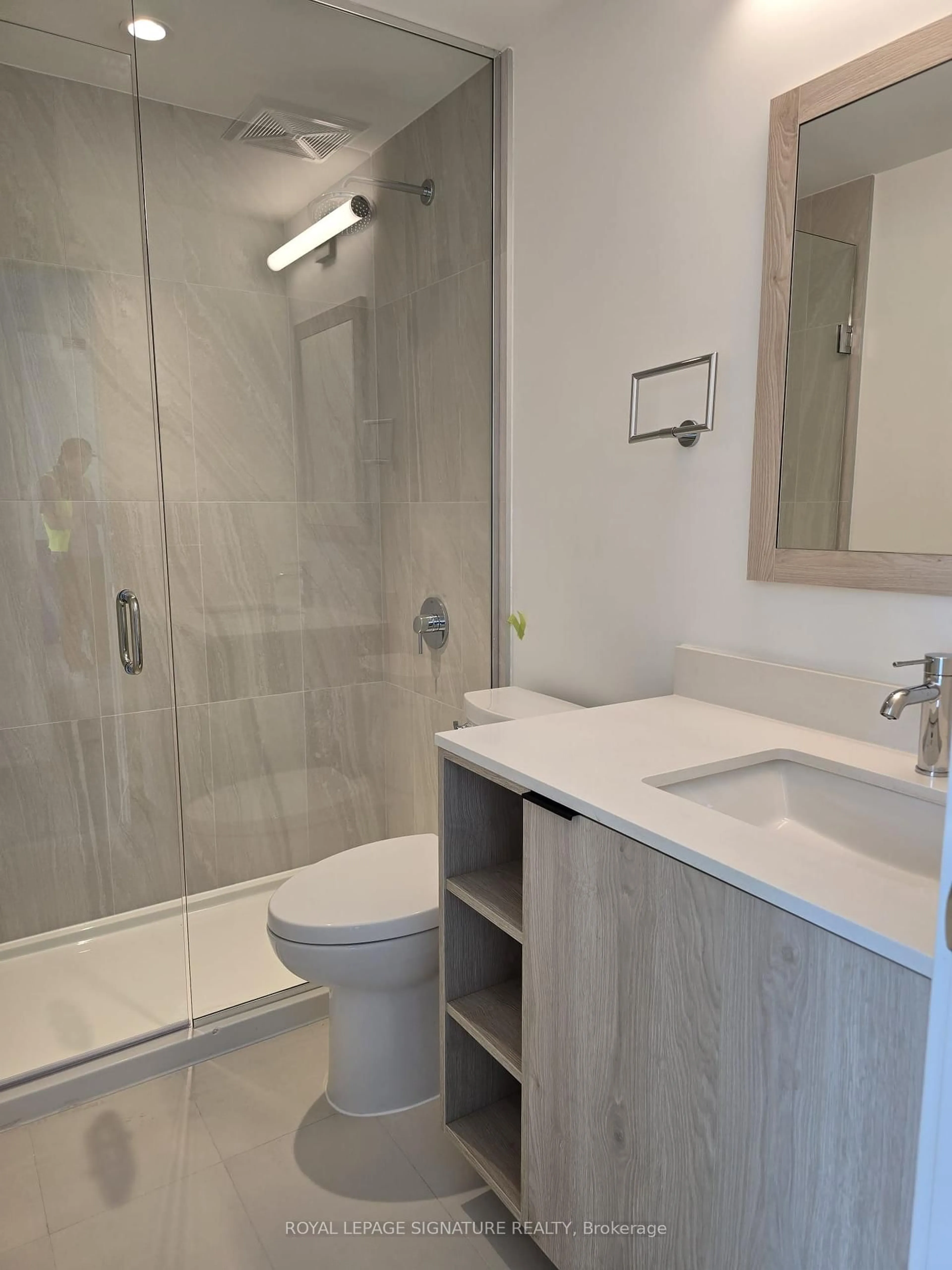 Standard bathroom, ceramic/tile floor for 1007 The Queensway Ave #314, Toronto Ontario M8Z 0H4