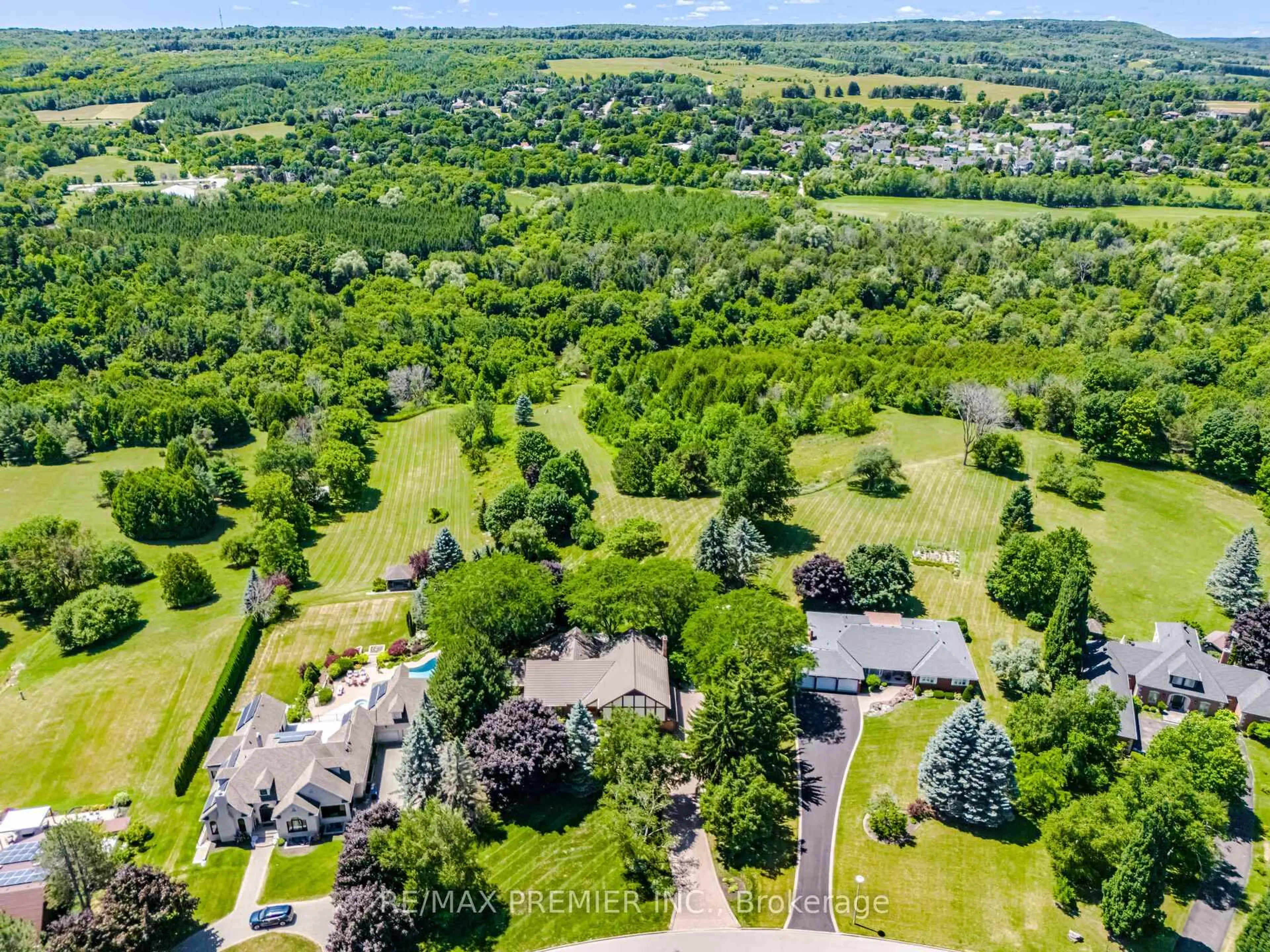A pic from outside/outdoor area/front of a property/back of a property/a pic from drone, forest/trees view for 18 Ingleview Dr, Caledon Ontario L7C 1P3