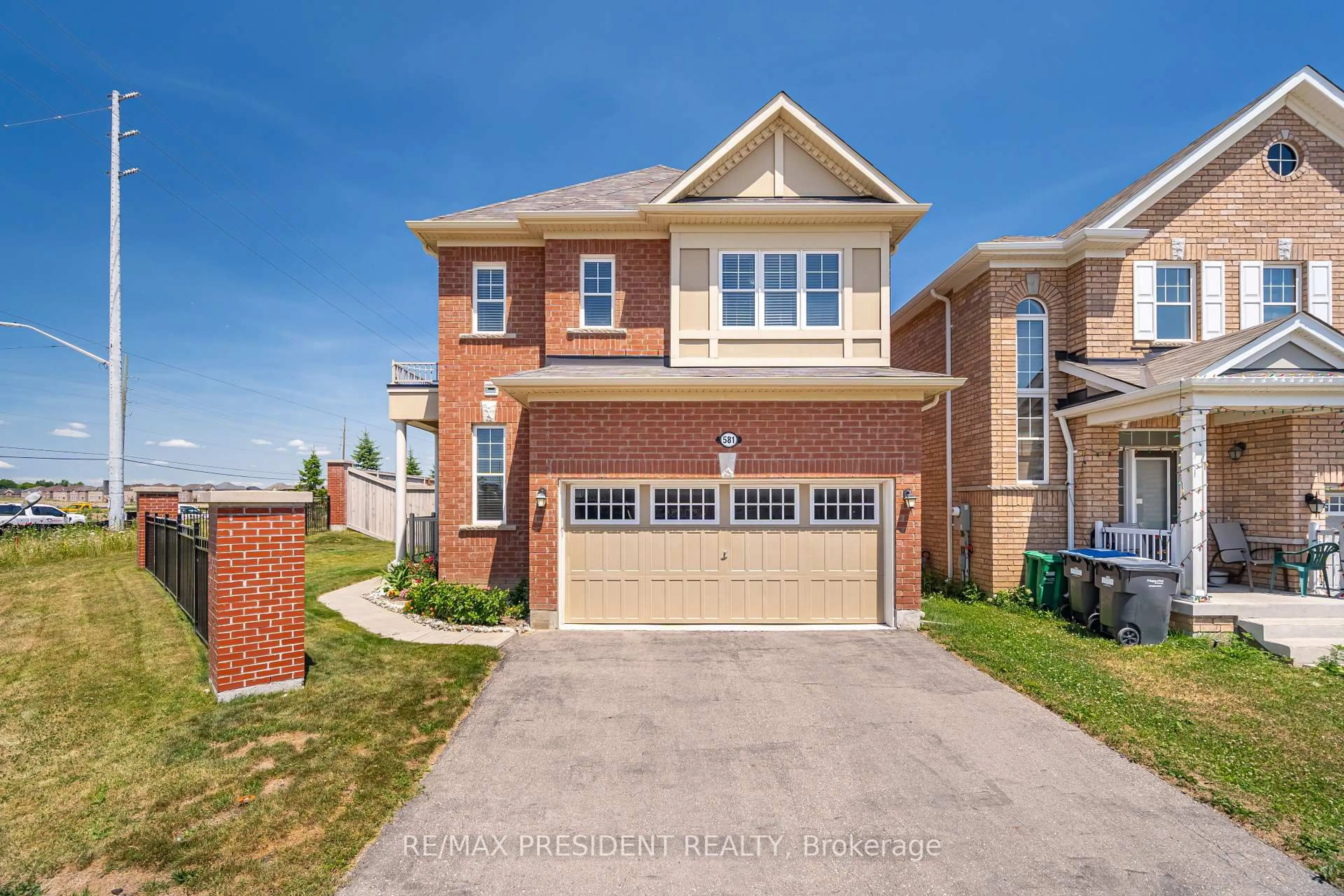 Home with brick exterior material, street for 581 Edenbrook Hill Dr, Brampton Ontario L7A 4T4