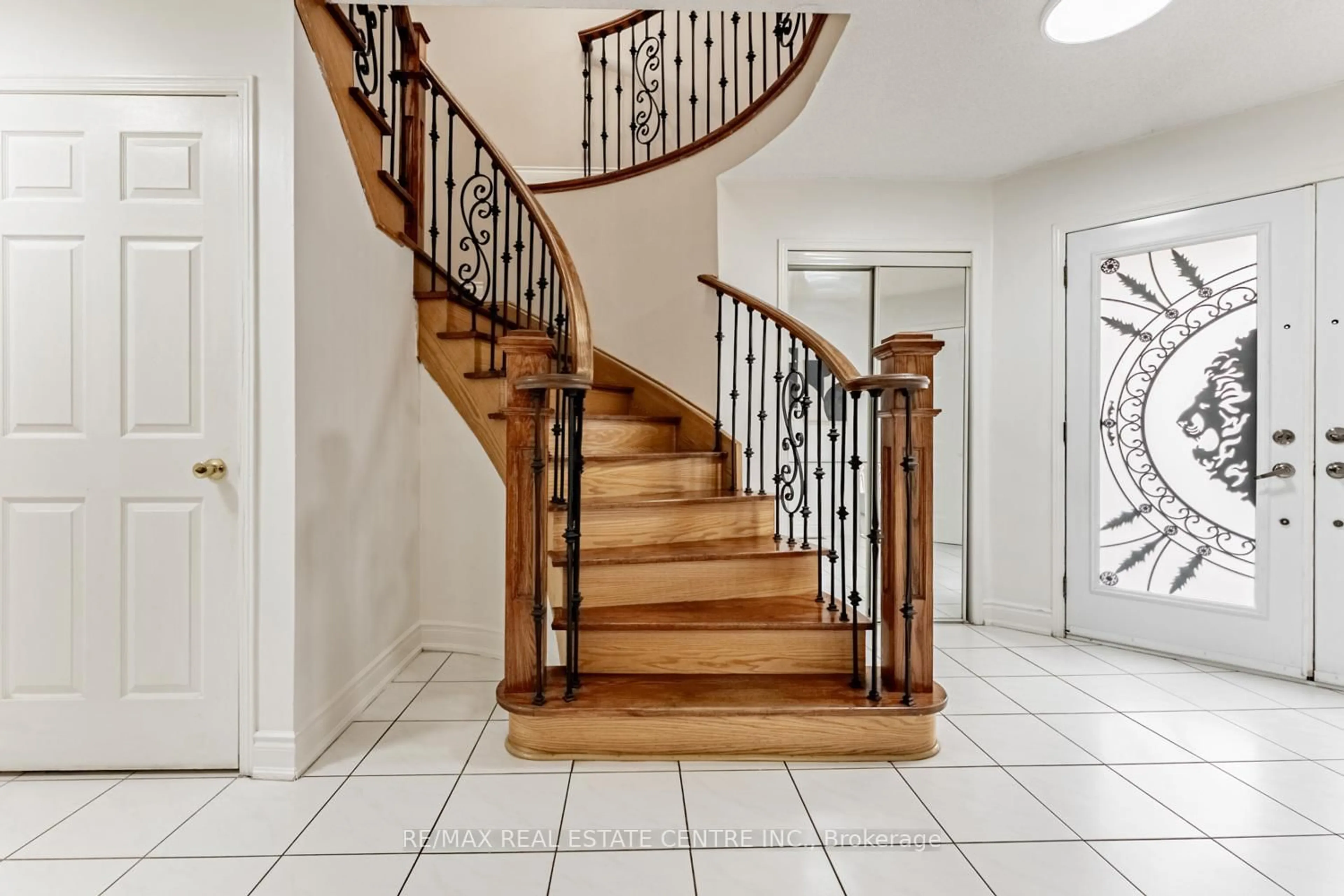 Stairs for 8 Mannel Cres, Brampton Ontario L6Y 5E1