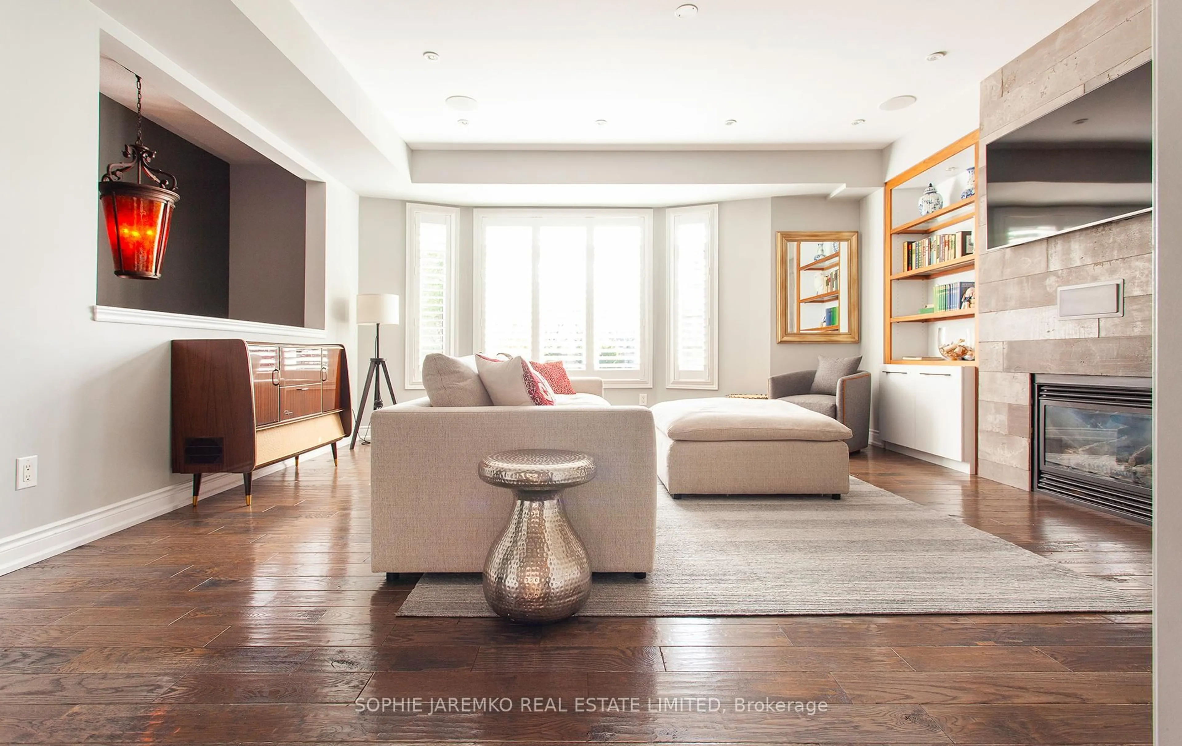 Living room with furniture, unknown for 32 Gala Lane, Toronto Ontario M8Y 0A9