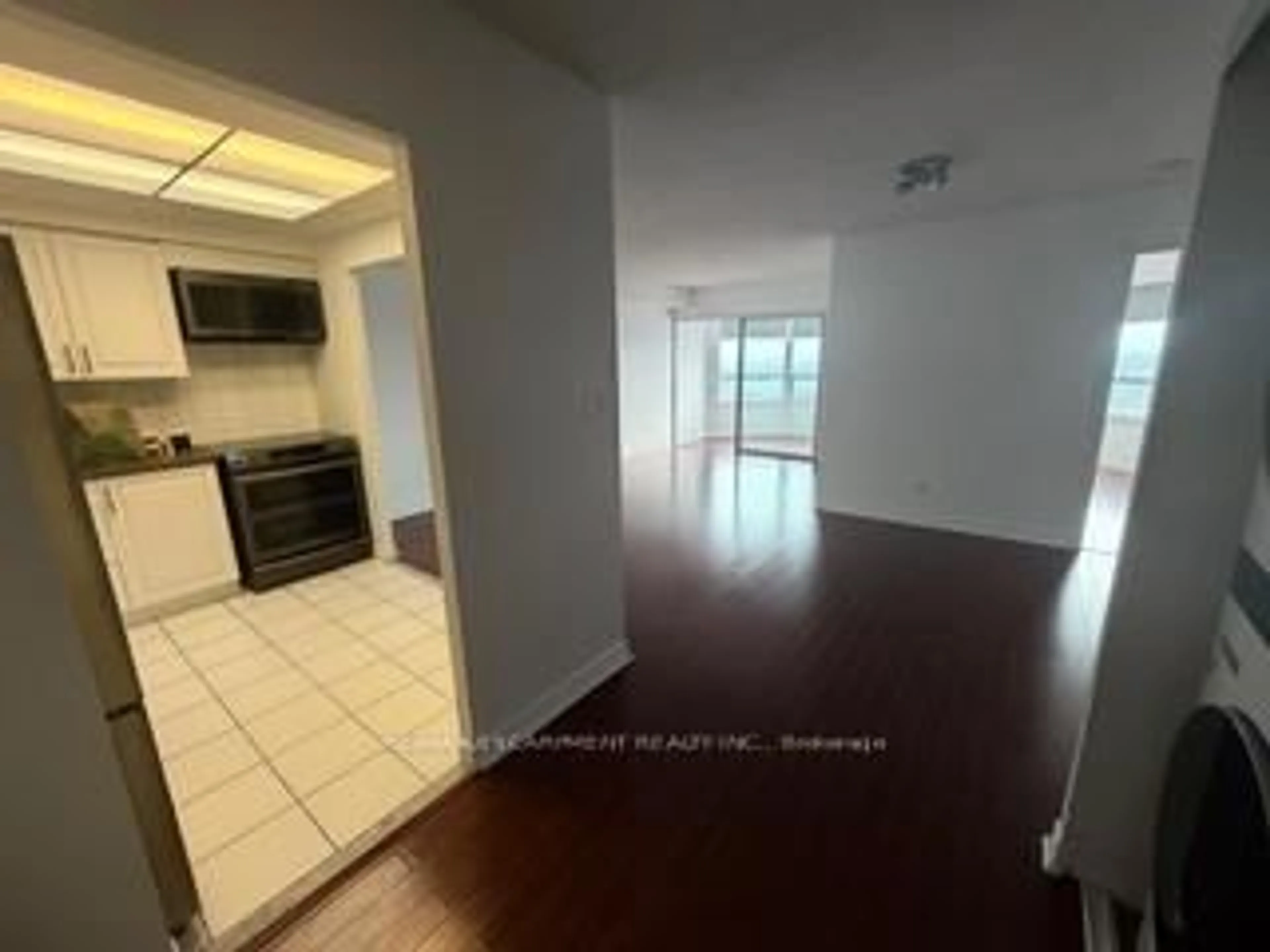 A pic of a room for 135 Hillcrest Ave #1810, Mississauga Ontario L5B 4B1