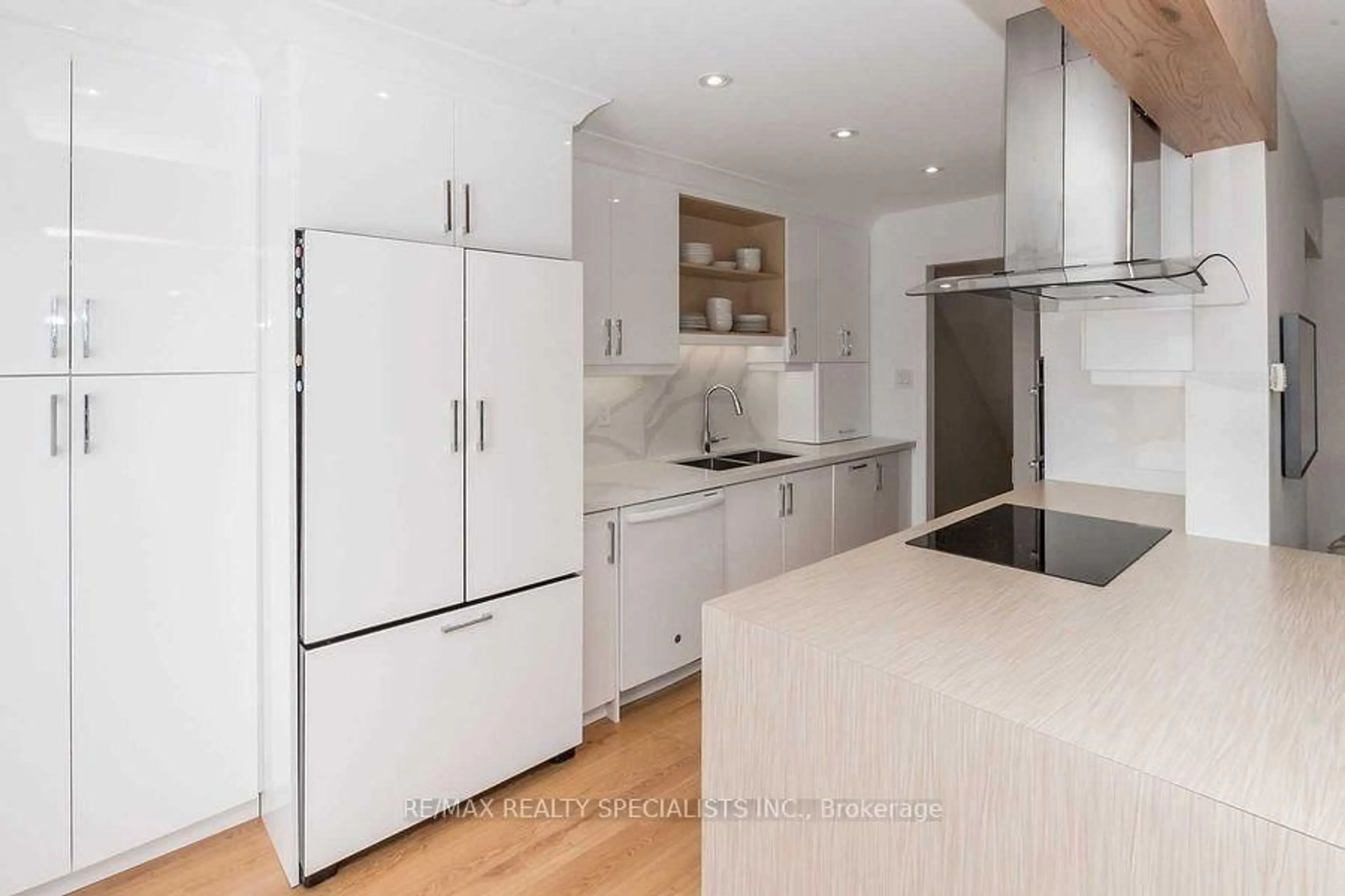 Contemporary kitchen, unknown for 29 Frank Johnston Rd, Caledon Ontario L7E 2L5