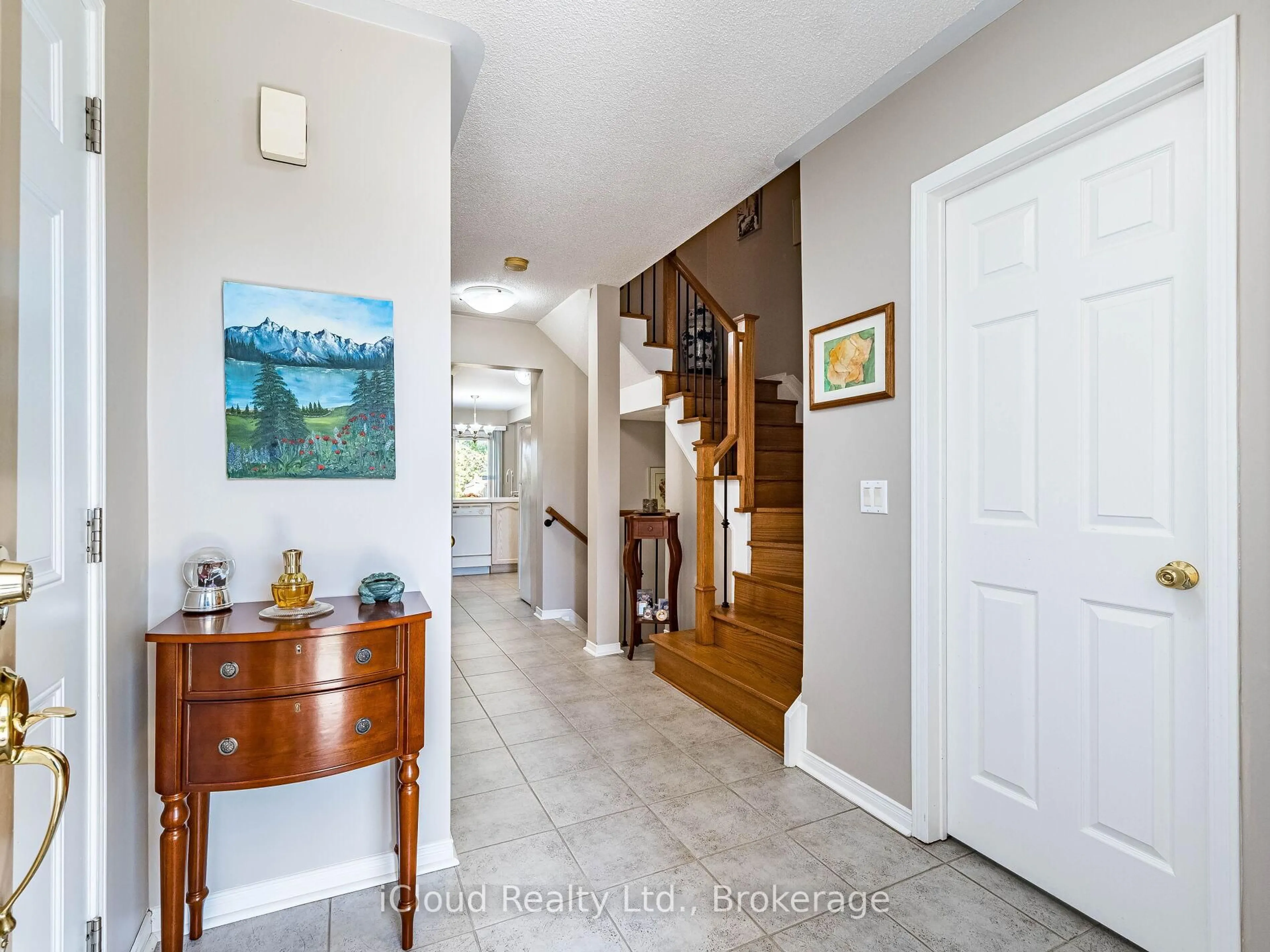 Indoor entryway for 82 Hanton Cres, Caledon Ontario L7E 2E7