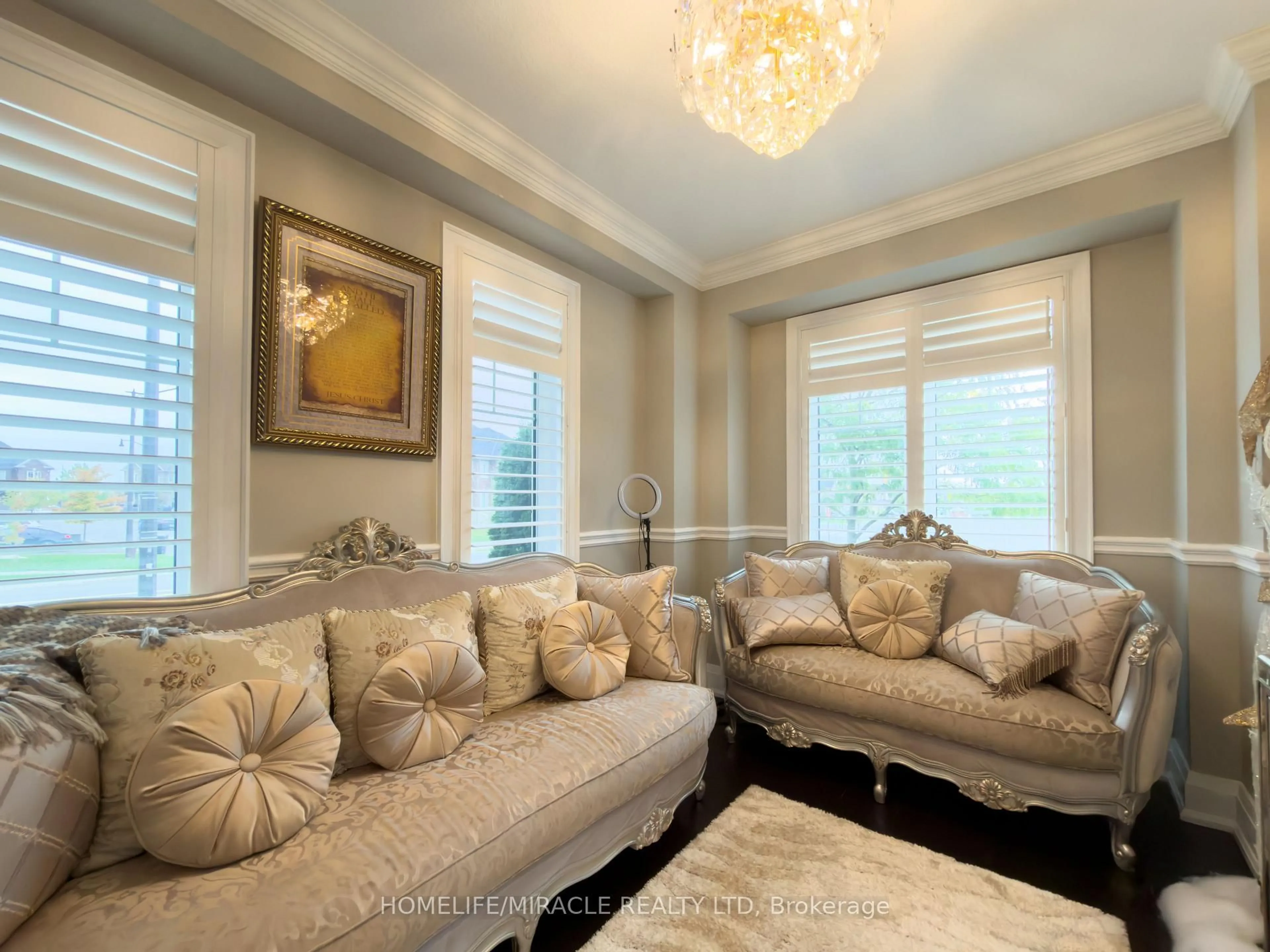 Living room with furniture, unknown for 404 Queen Mary Dr, Brampton Ontario L7A 4K4