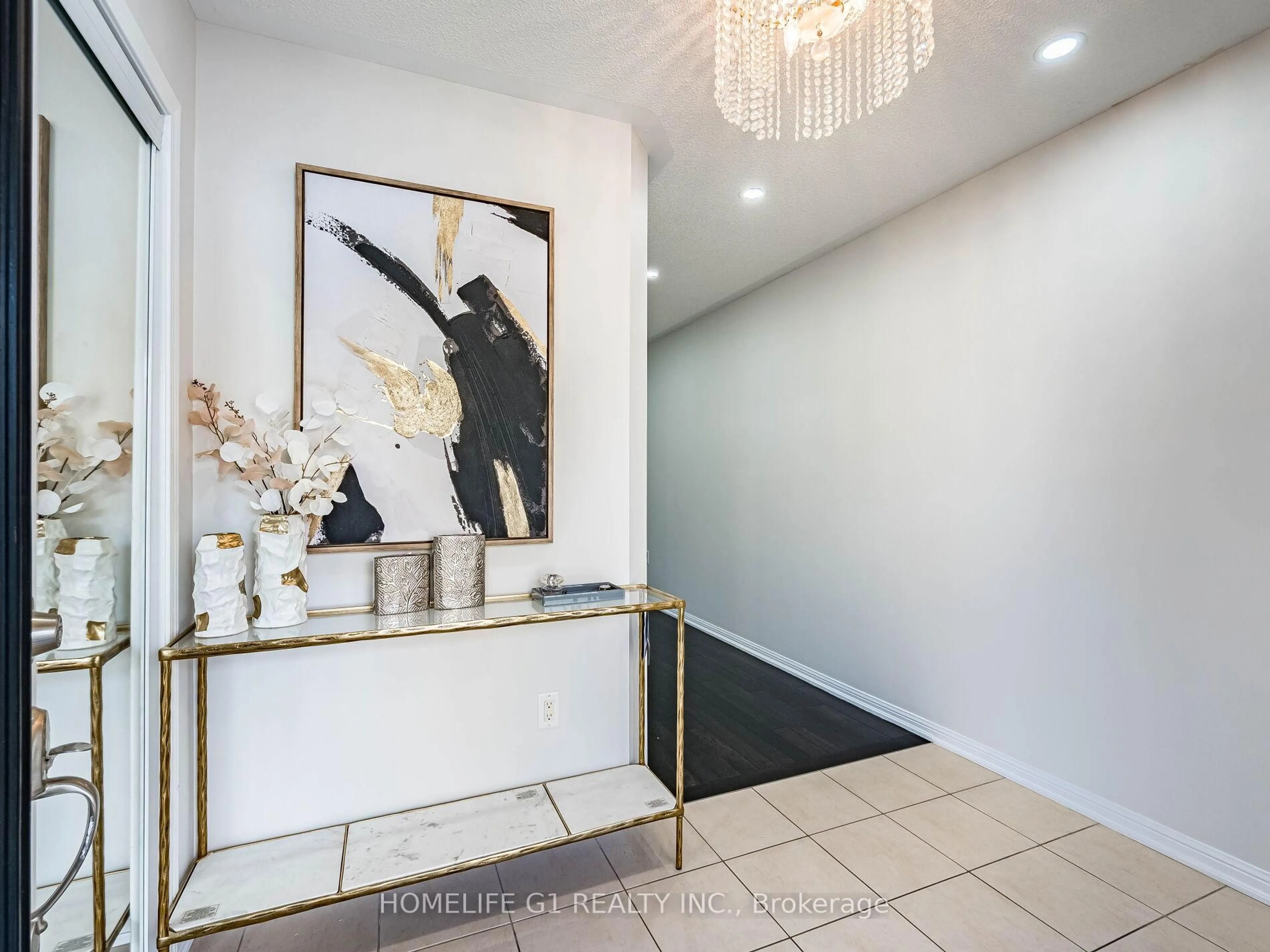 Indoor foyer for 8 Locomotive Cres, Brampton Ontario L7A 0T7
