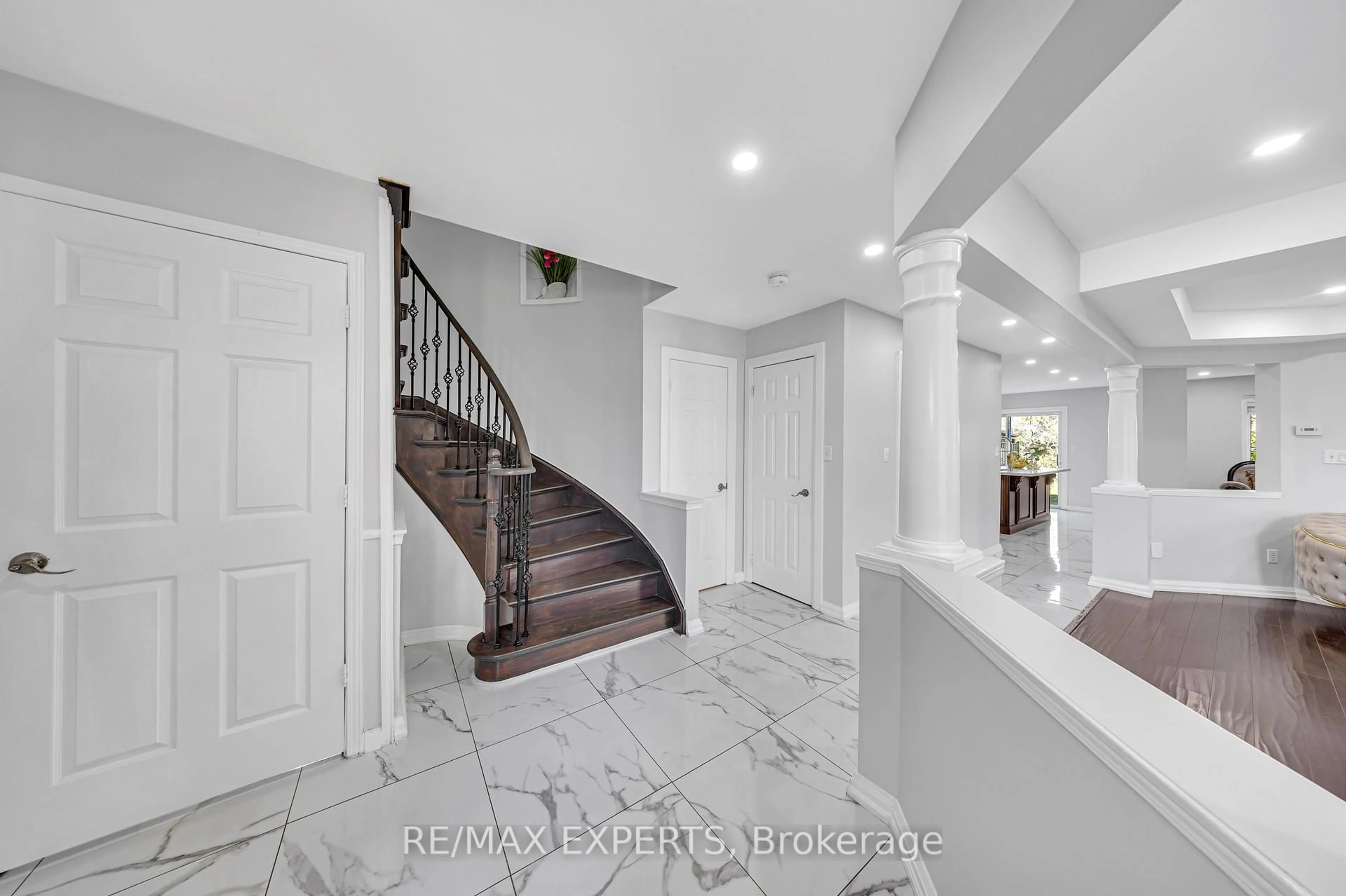Unknown for 1103 Blueheron Blvd, Mississauga Ontario L5V 2J7