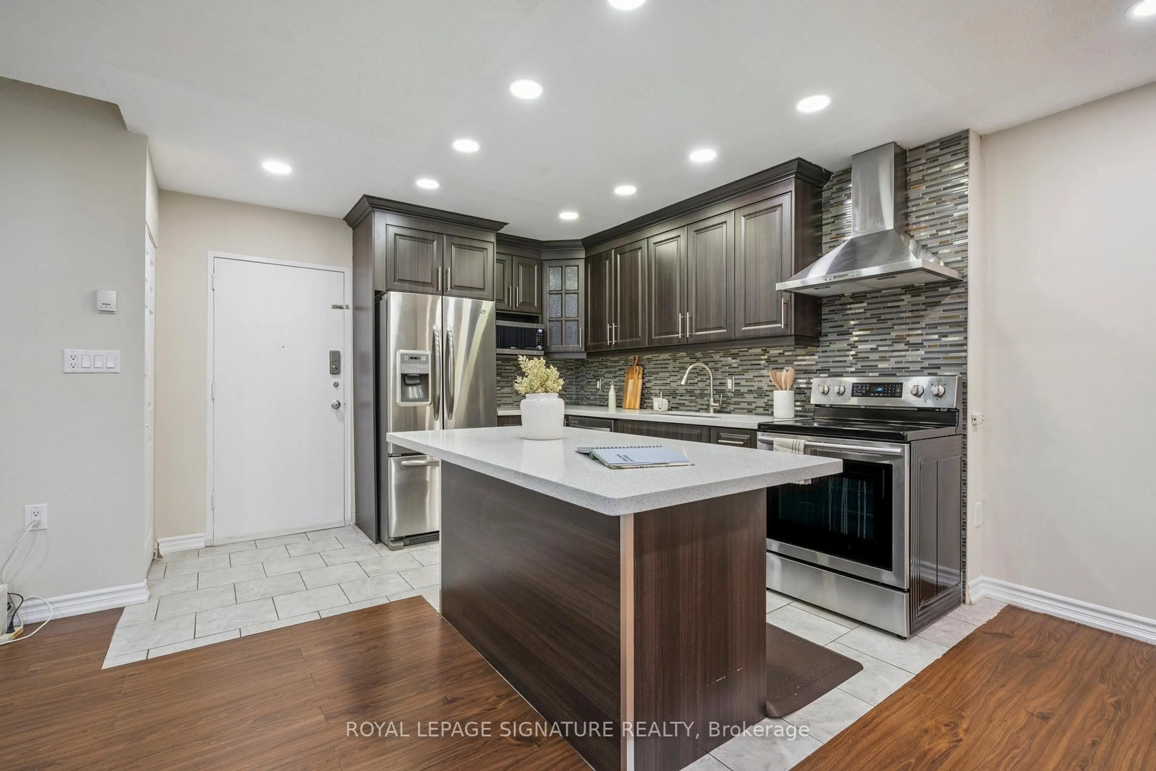 Contemporary kitchen, unknown for 1624 Bloor St #51, Mississauga Ontario L4X 2S2