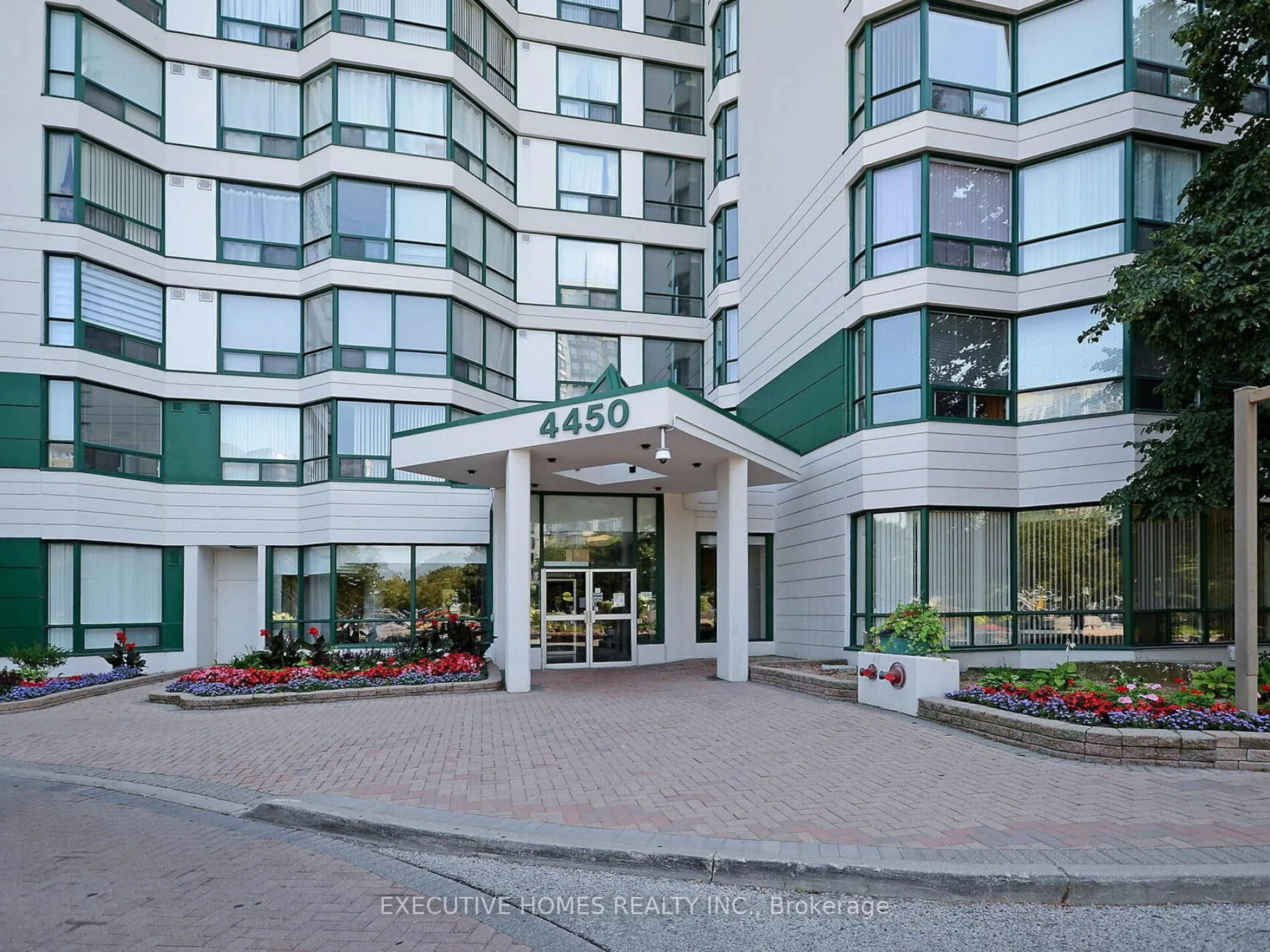 Indoor foyer for 4450 Tucana Crt #1504, Mississauga Ontario L5R 3R4