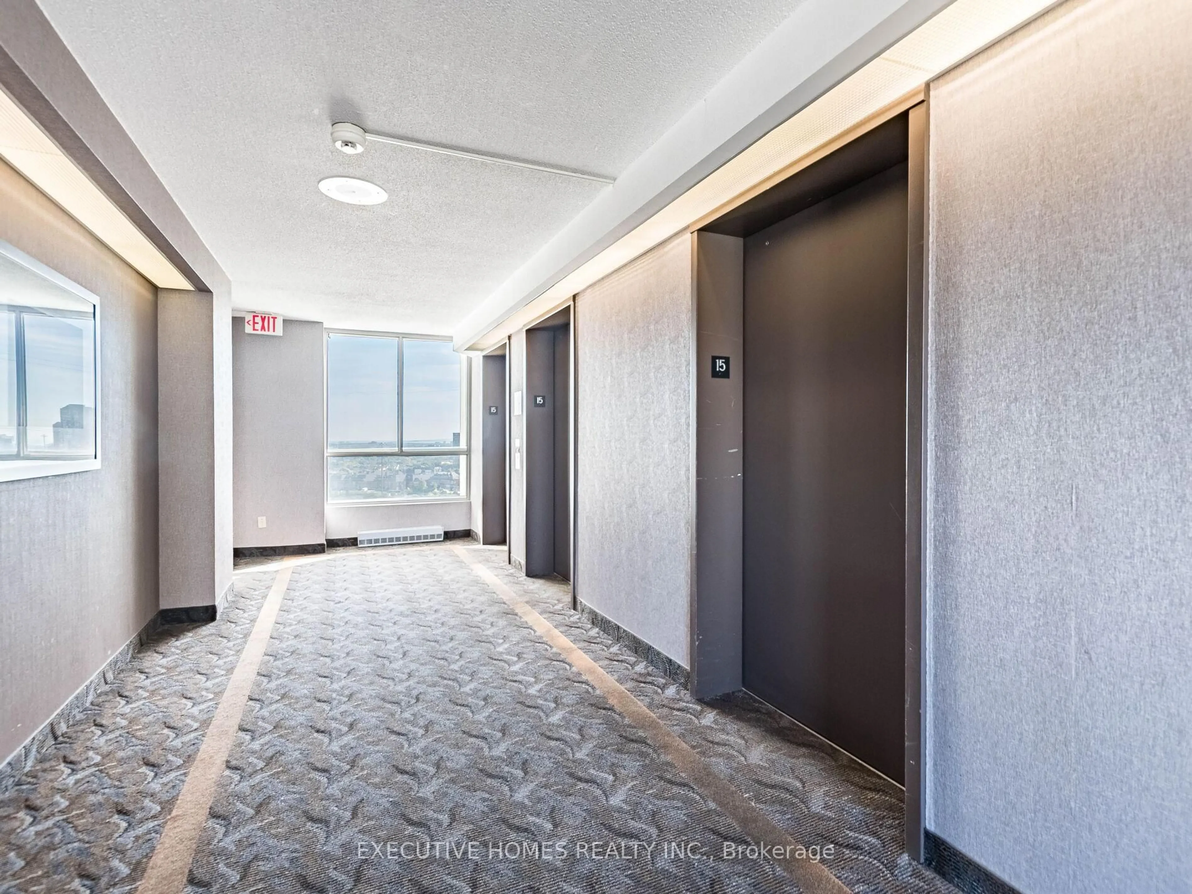 Indoor foyer for 4450 Tucana Crt #1504, Mississauga Ontario L5R 3R4