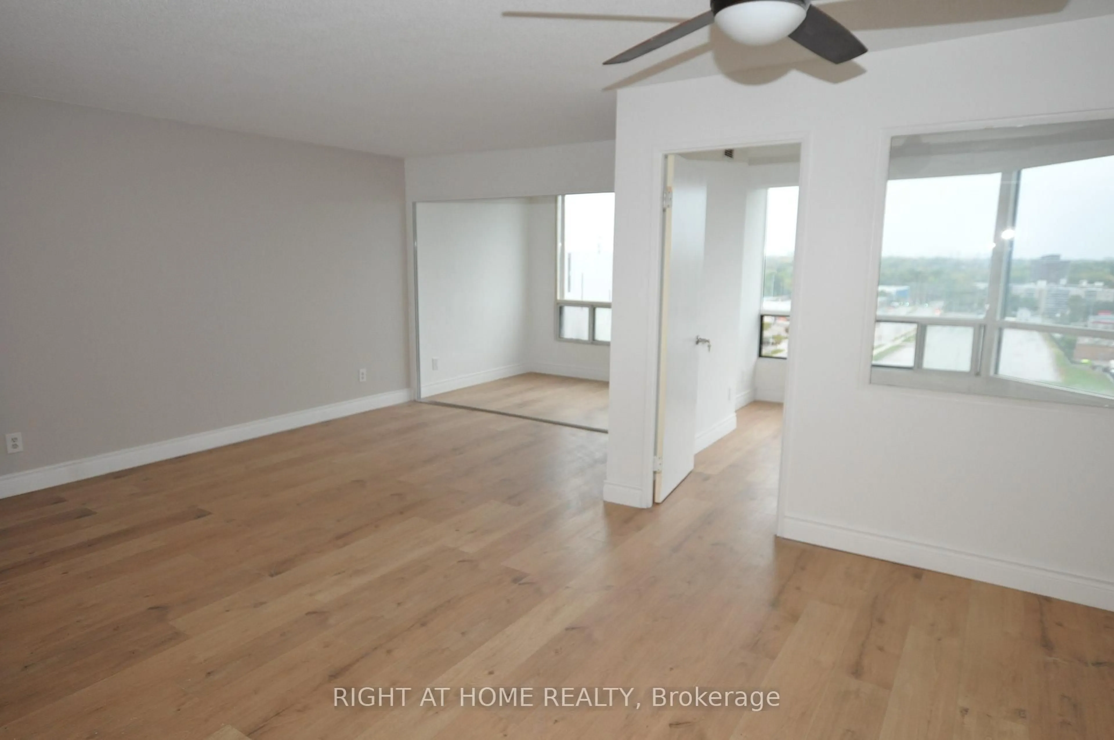 A pic of a room for 115 Hillcrest Ave #815, Mississauga Ontario L5B 3Y9