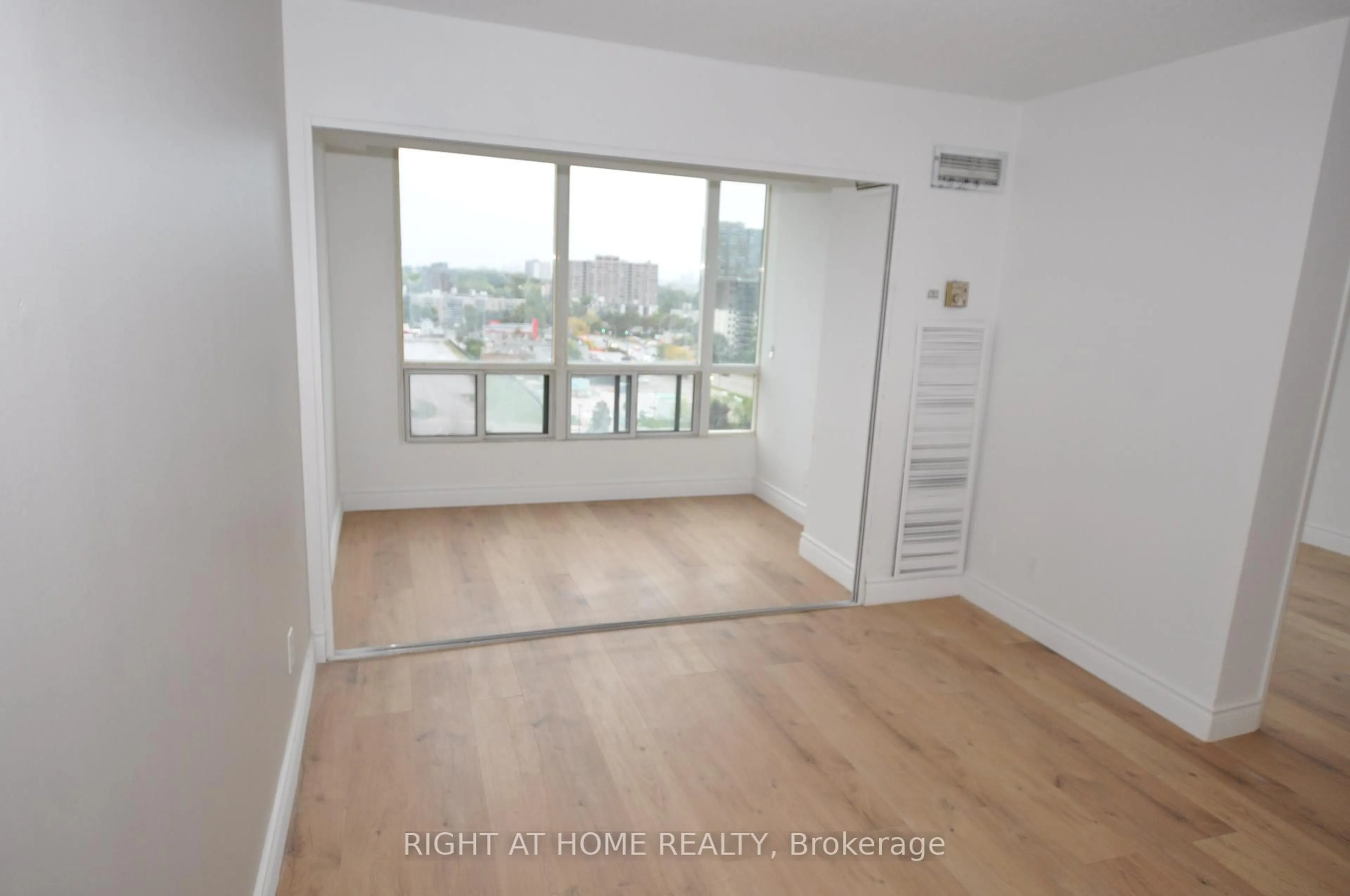 A pic of a room for 115 Hillcrest Ave #815, Mississauga Ontario L5B 3Y9