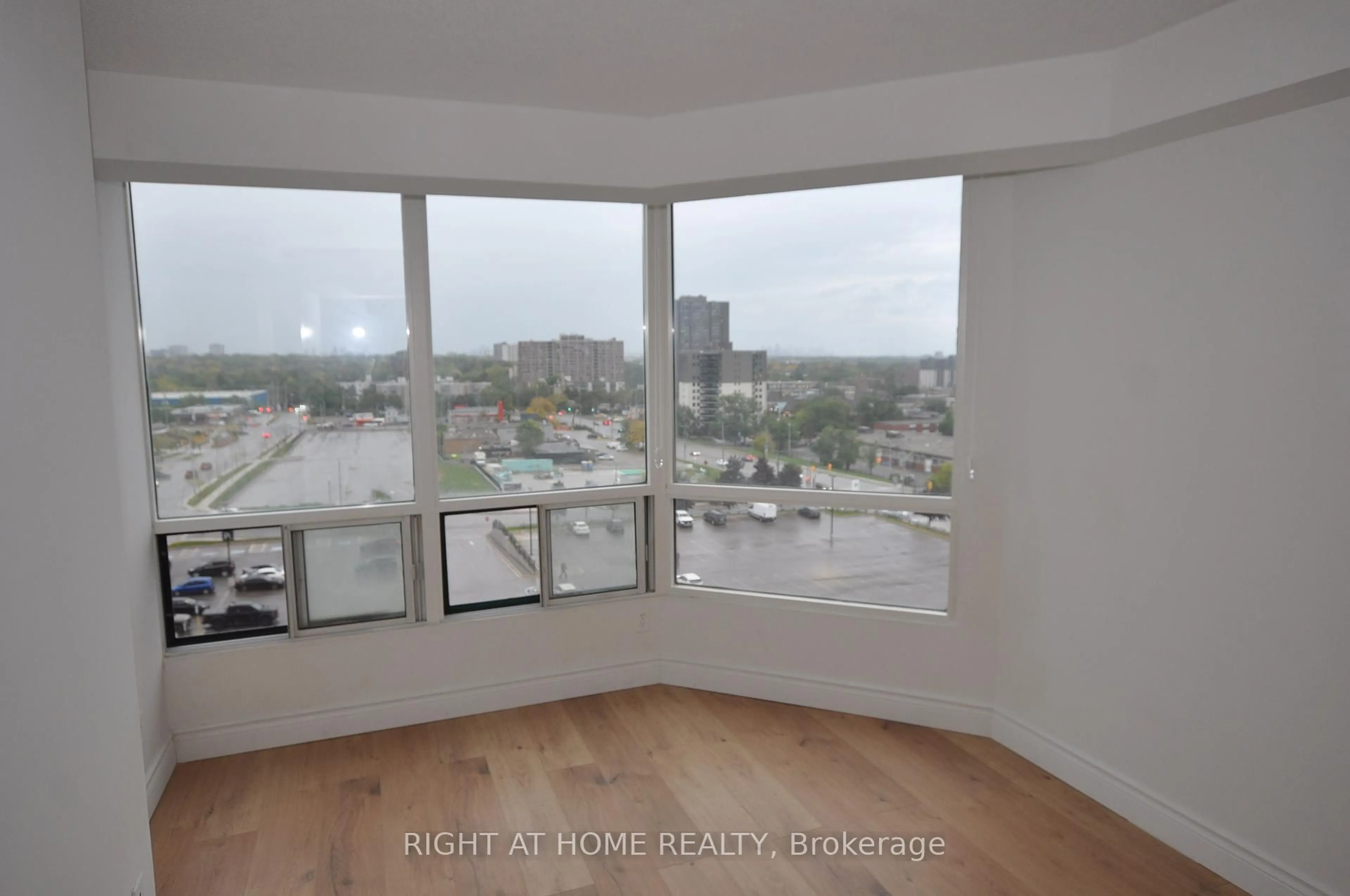 A pic of a room for 115 Hillcrest Ave #815, Mississauga Ontario L5B 3Y9
