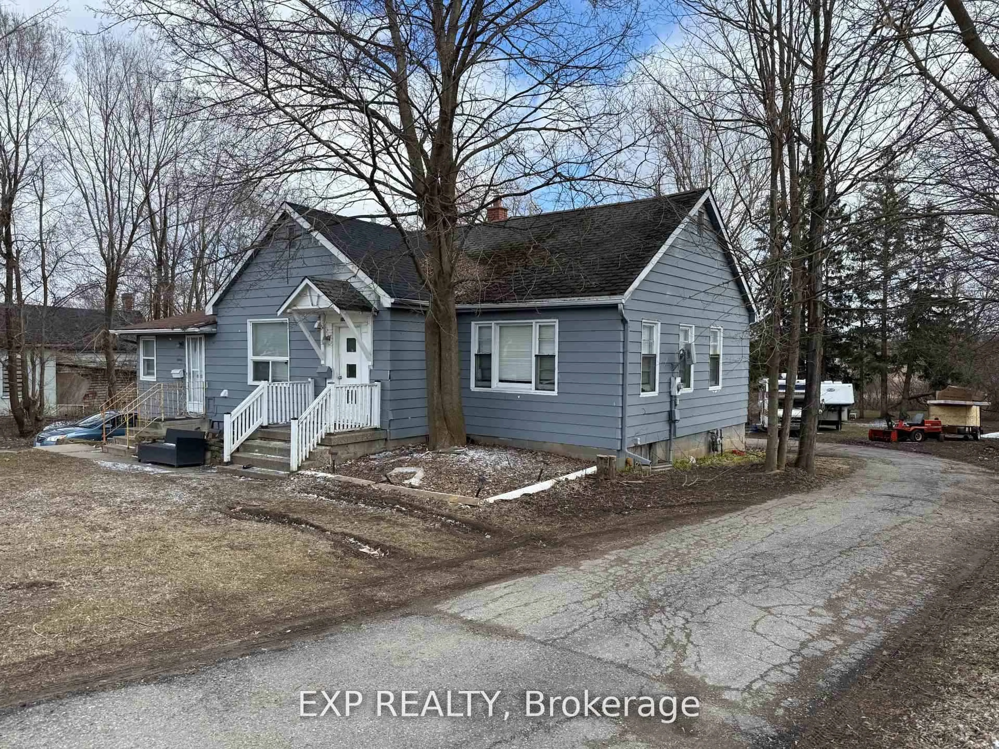 A pic from outside/outdoor area/front of a property/back of a property/a pic from drone, street for 292 Broadway, Orangeville Ontario L9W 1L3