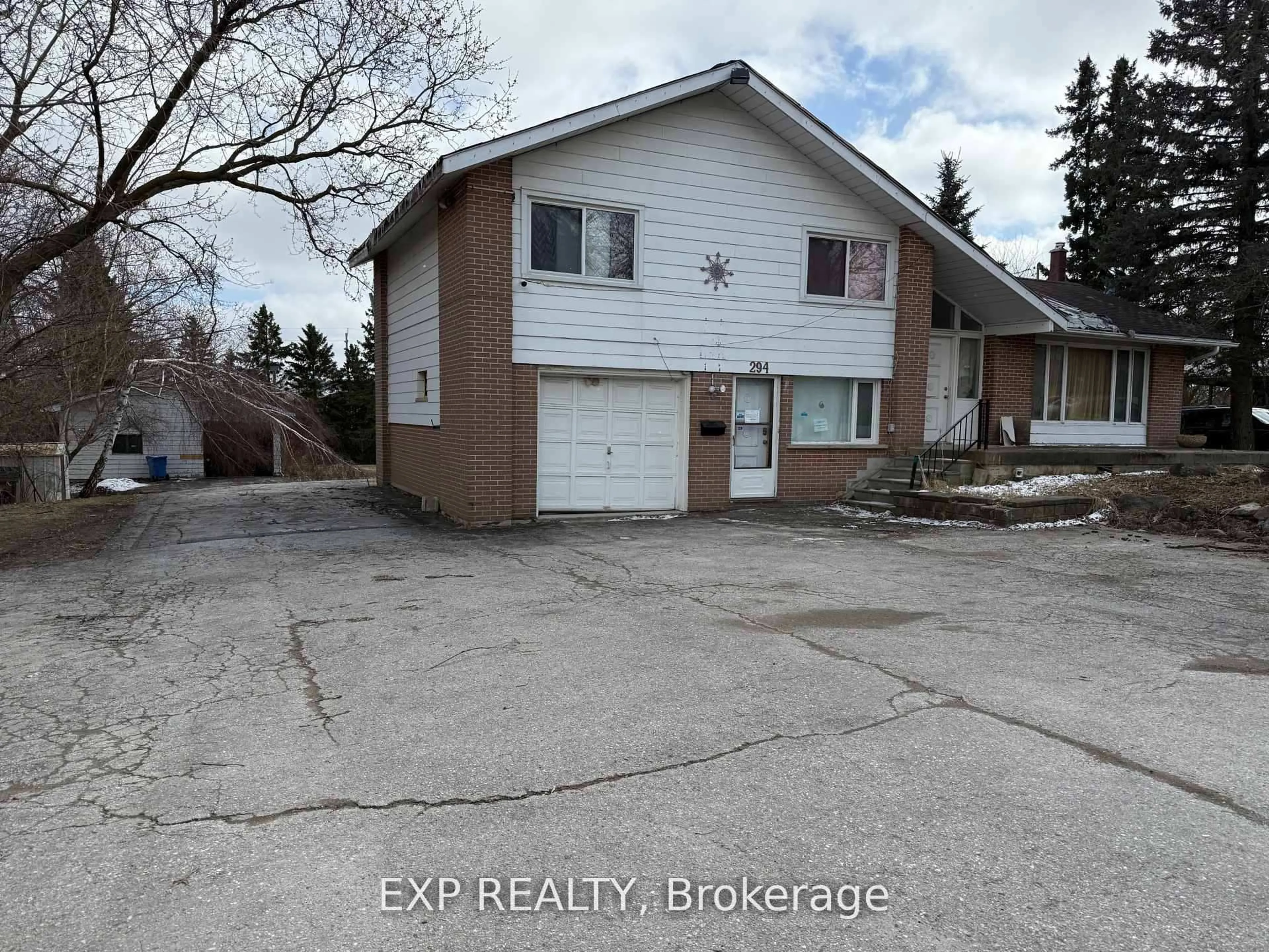 A pic from outside/outdoor area/front of a property/back of a property/a pic from drone, street for 294 Broadway, Orangeville Ontario L9W 1L3