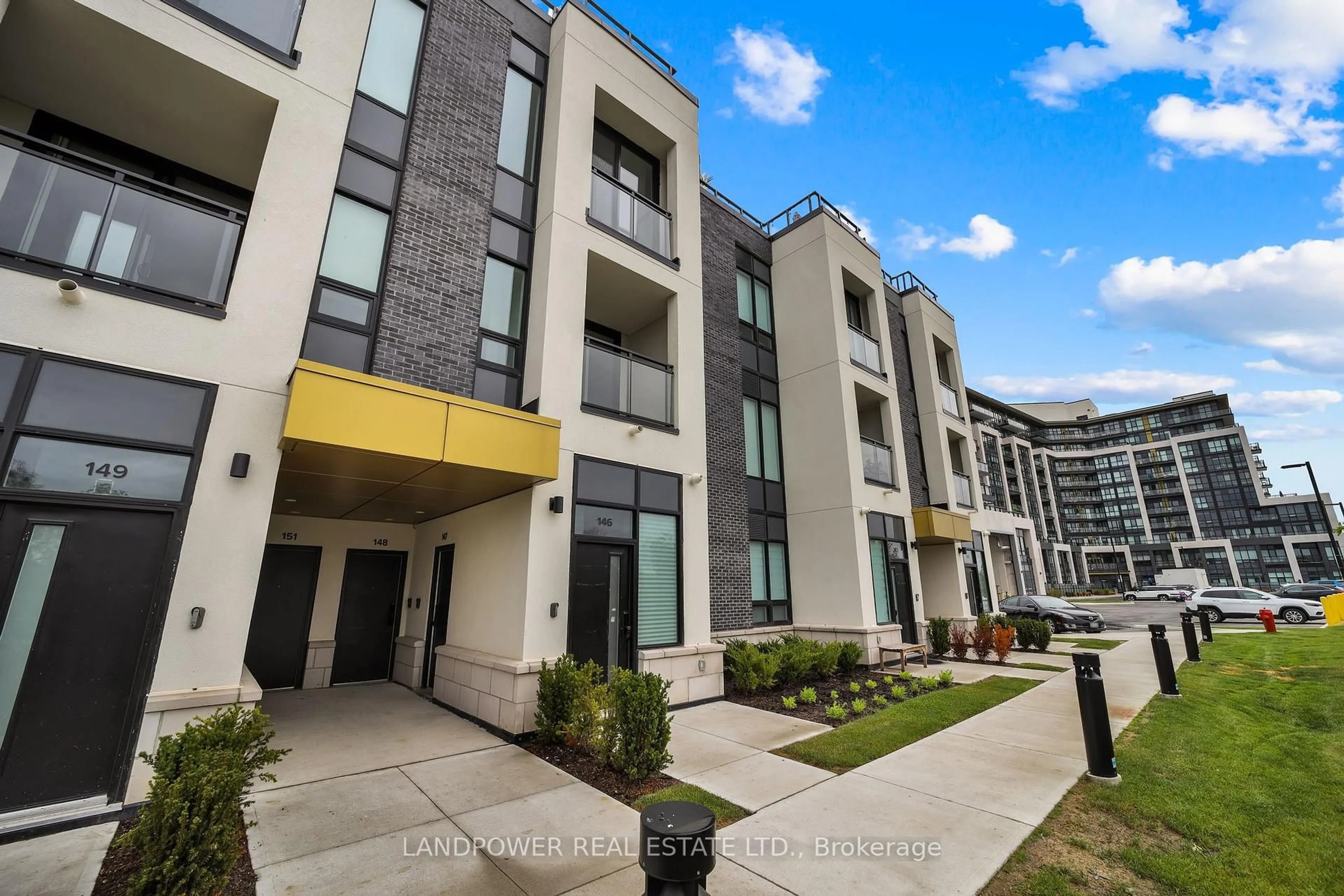 A pic from outside/outdoor area/front of a property/back of a property/a pic from drone, street for 3010 Trailside Dr #147, Oakville Ontario L6M 5R1