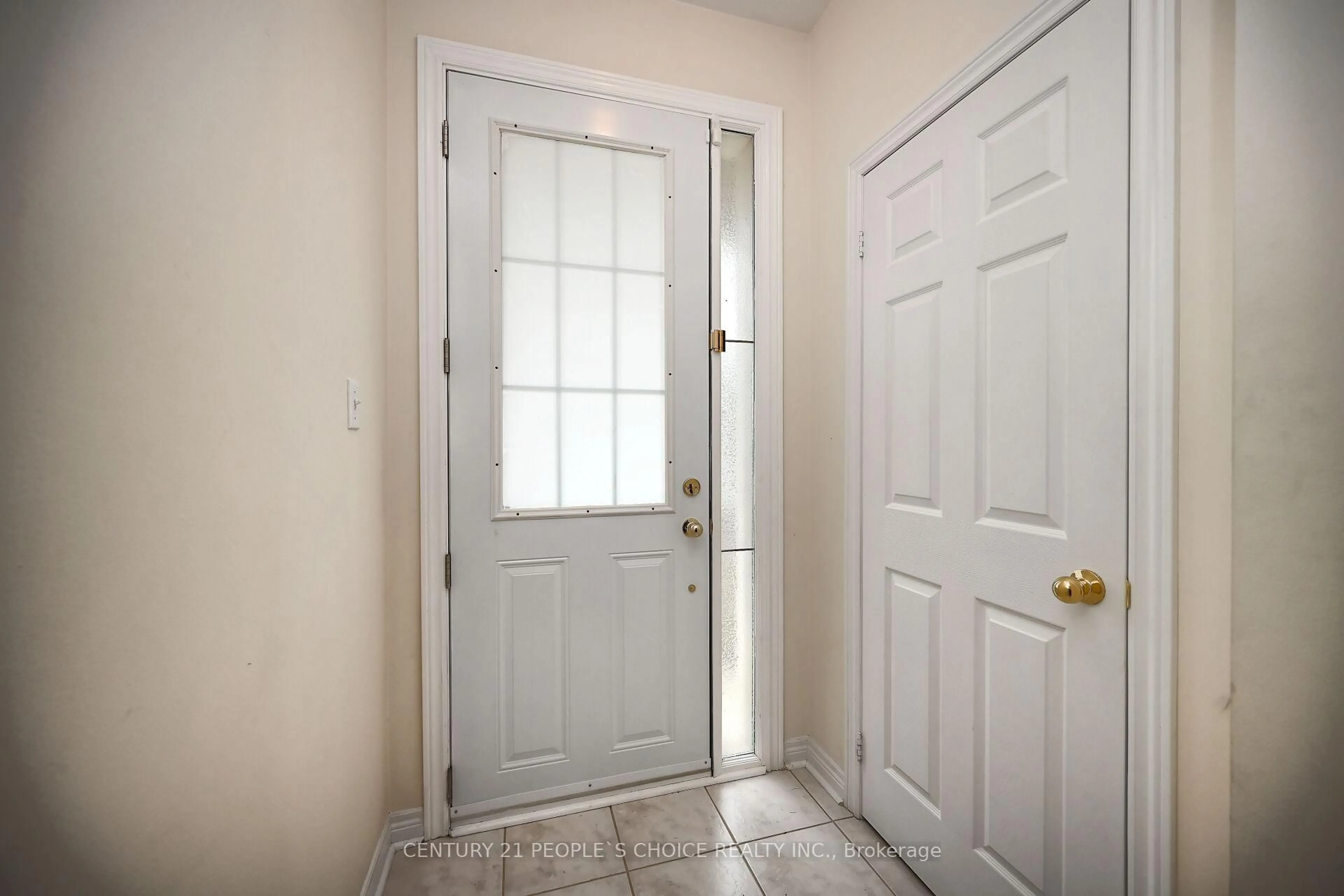 Indoor entryway for 23 Lanebrook Dr, Brampton Ontario L6P 2E3