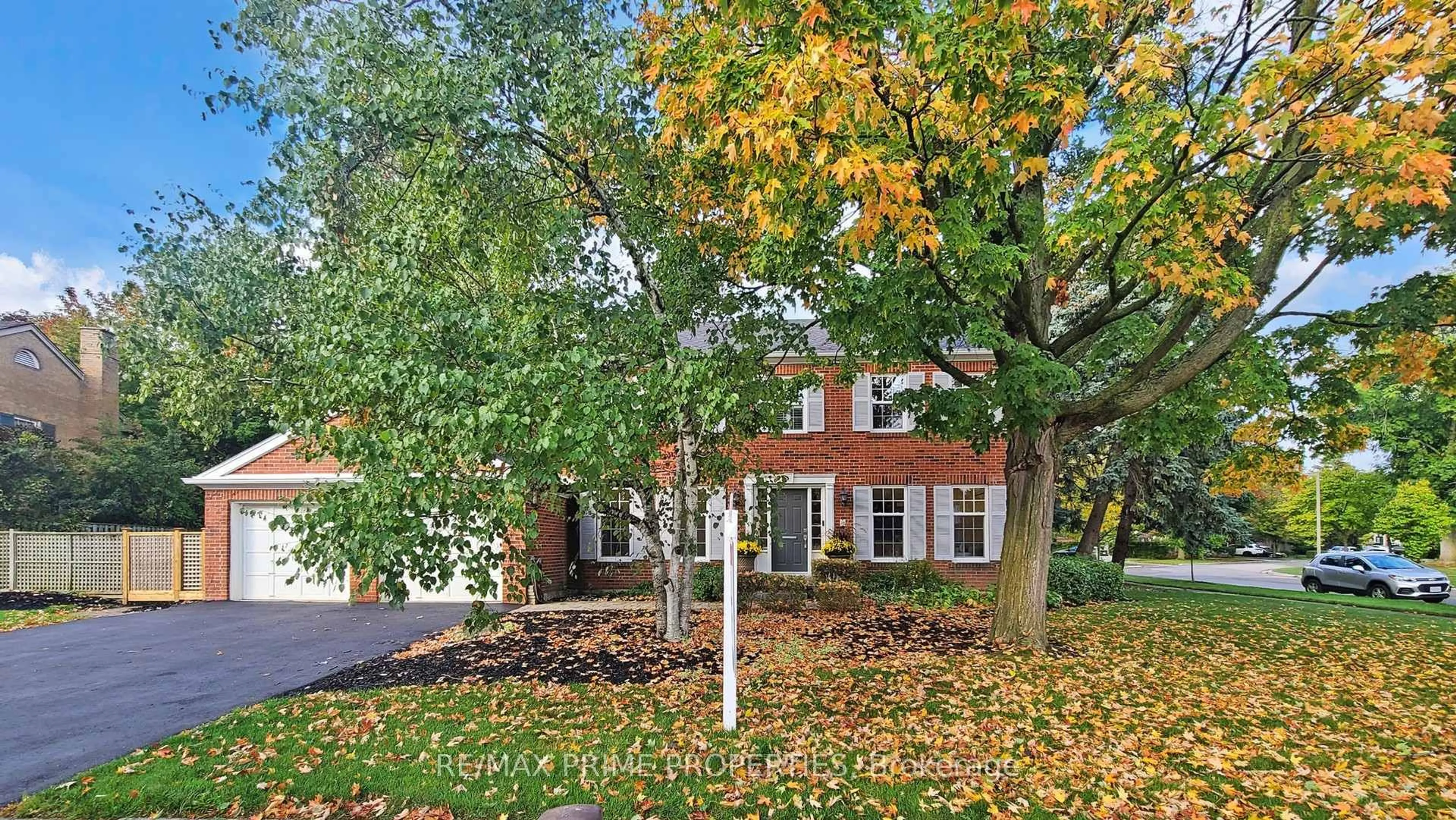 A pic from outside/outdoor area/front of a property/back of a property/a pic from drone, street for 3064 Council Ring Rd, Mississauga Ontario L5L 1N8