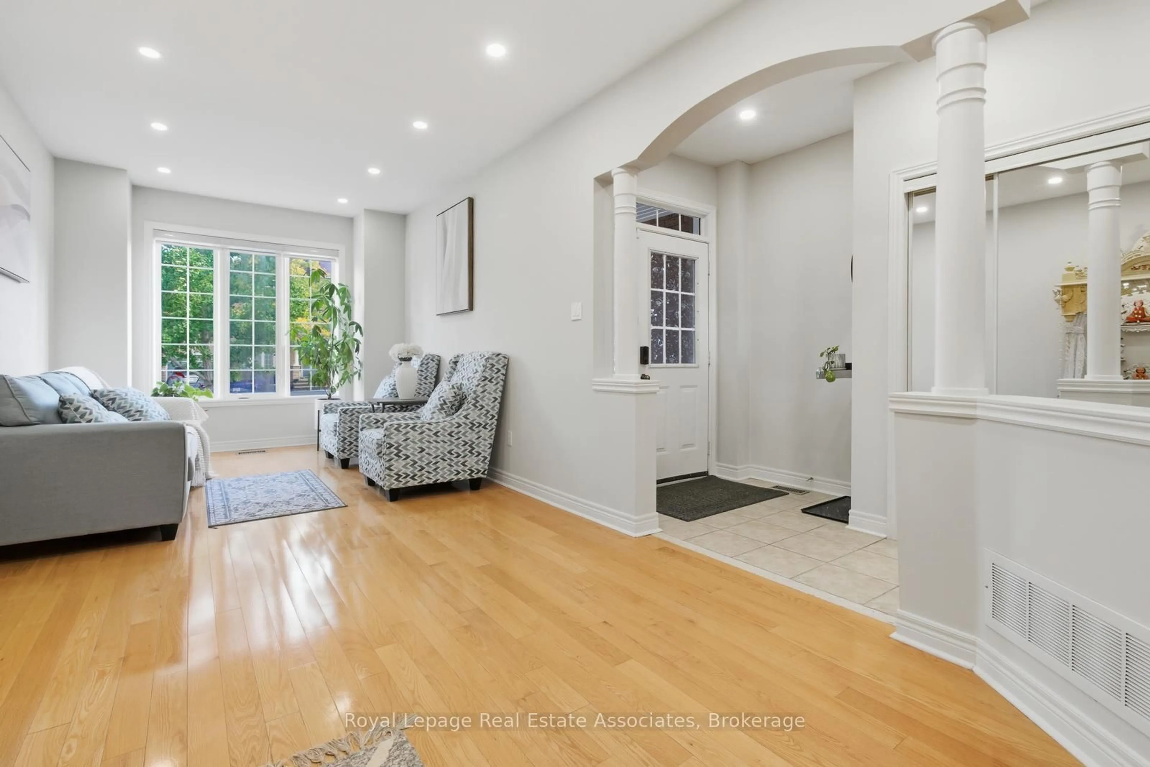 Indoor entryway for 66 Millhouse Mews, Brampton Ontario L6Y 5J8