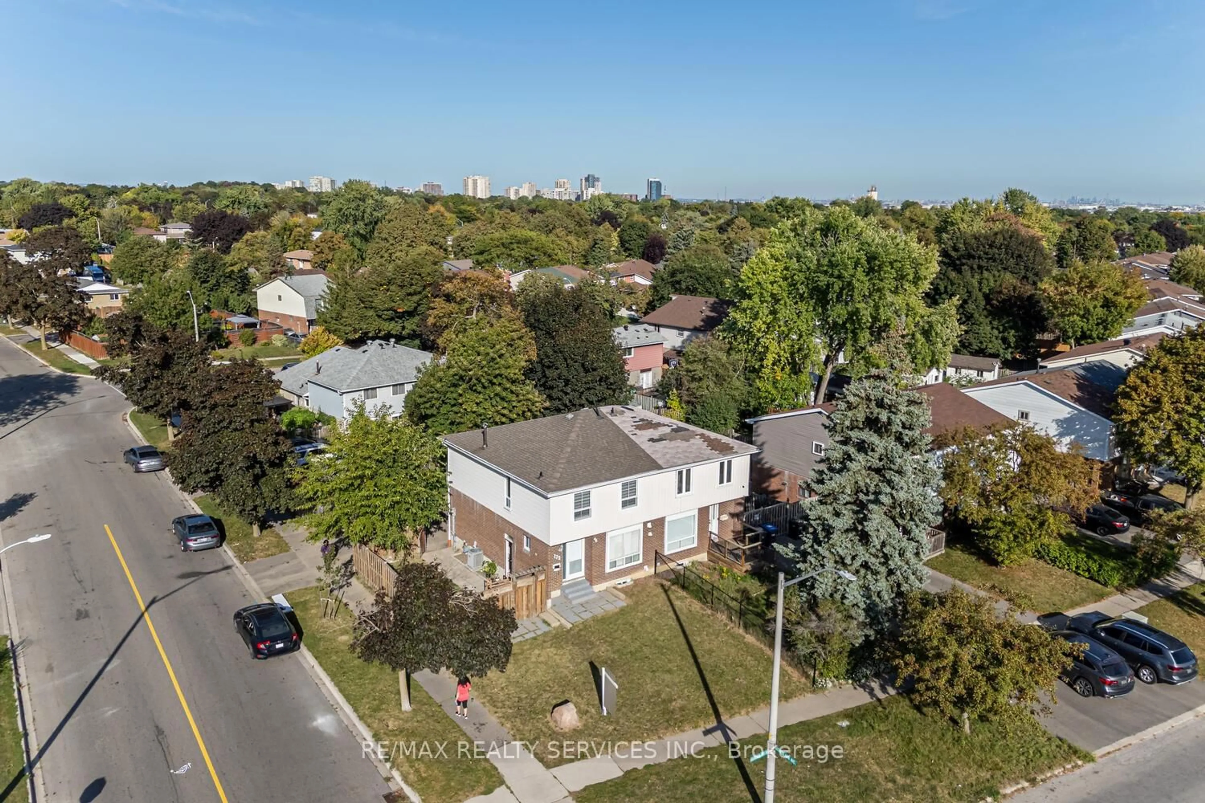A pic from outside/outdoor area/front of a property/back of a property/a pic from drone, street for 172 Hansen Rd, Brampton Ontario L6V 2G6