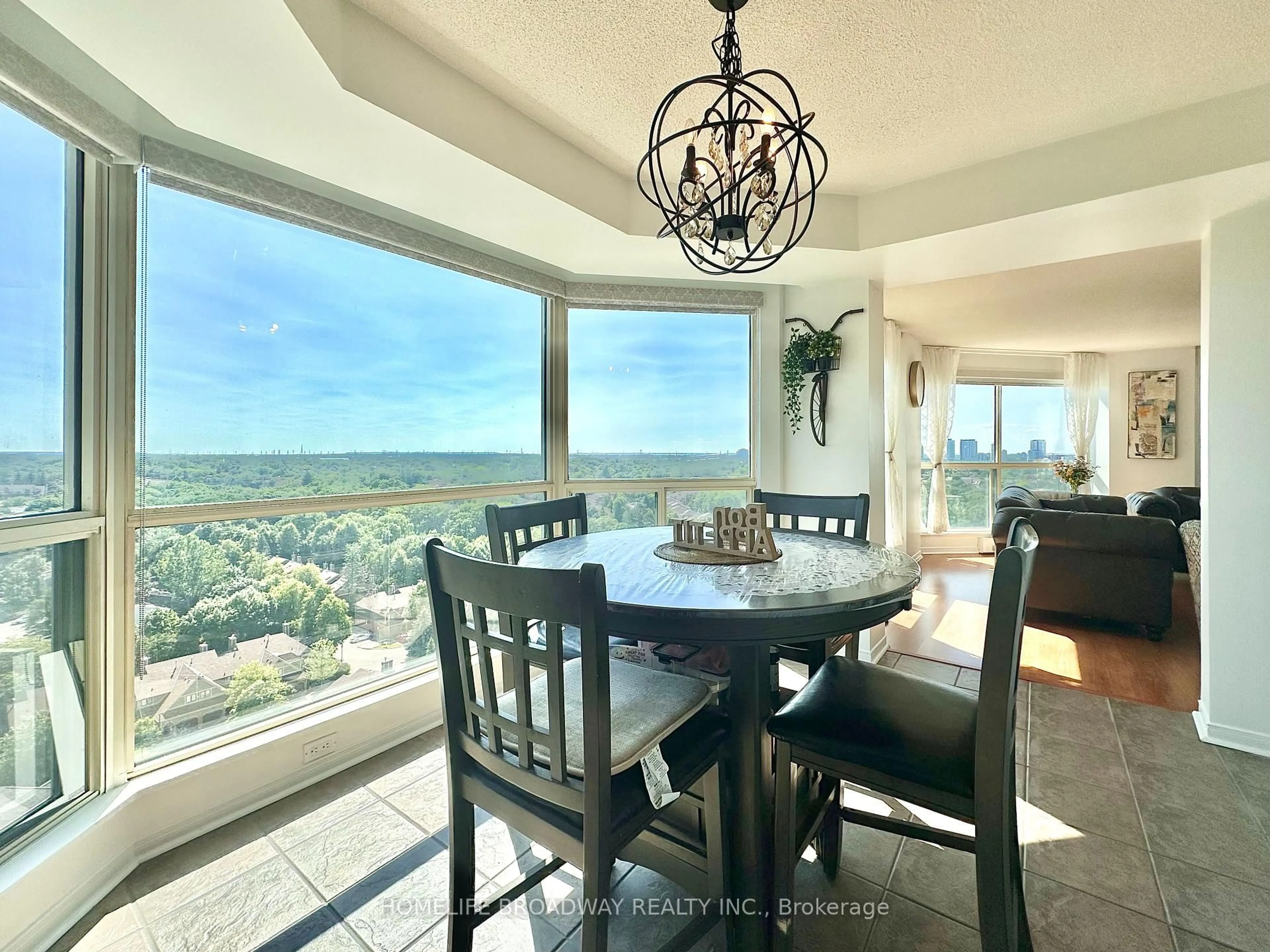 Dining room, ceramic/tile floor for 2155 Burnhamthorpe Rd #1709, Mississauga Ontario L5L 5P4