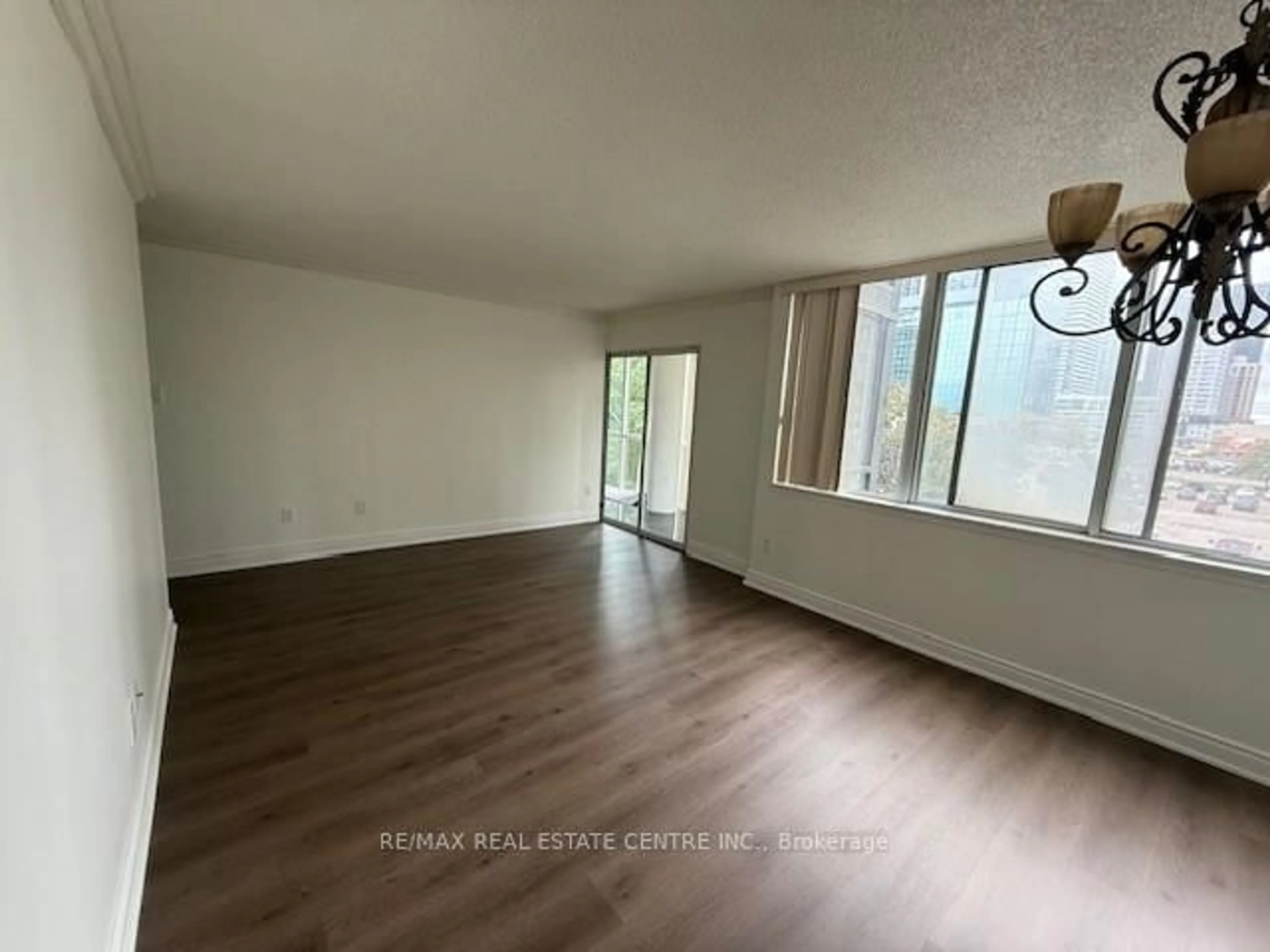 A pic of a room for 350 Webb Dr #411, Mississauga Ontario L5B 3W4