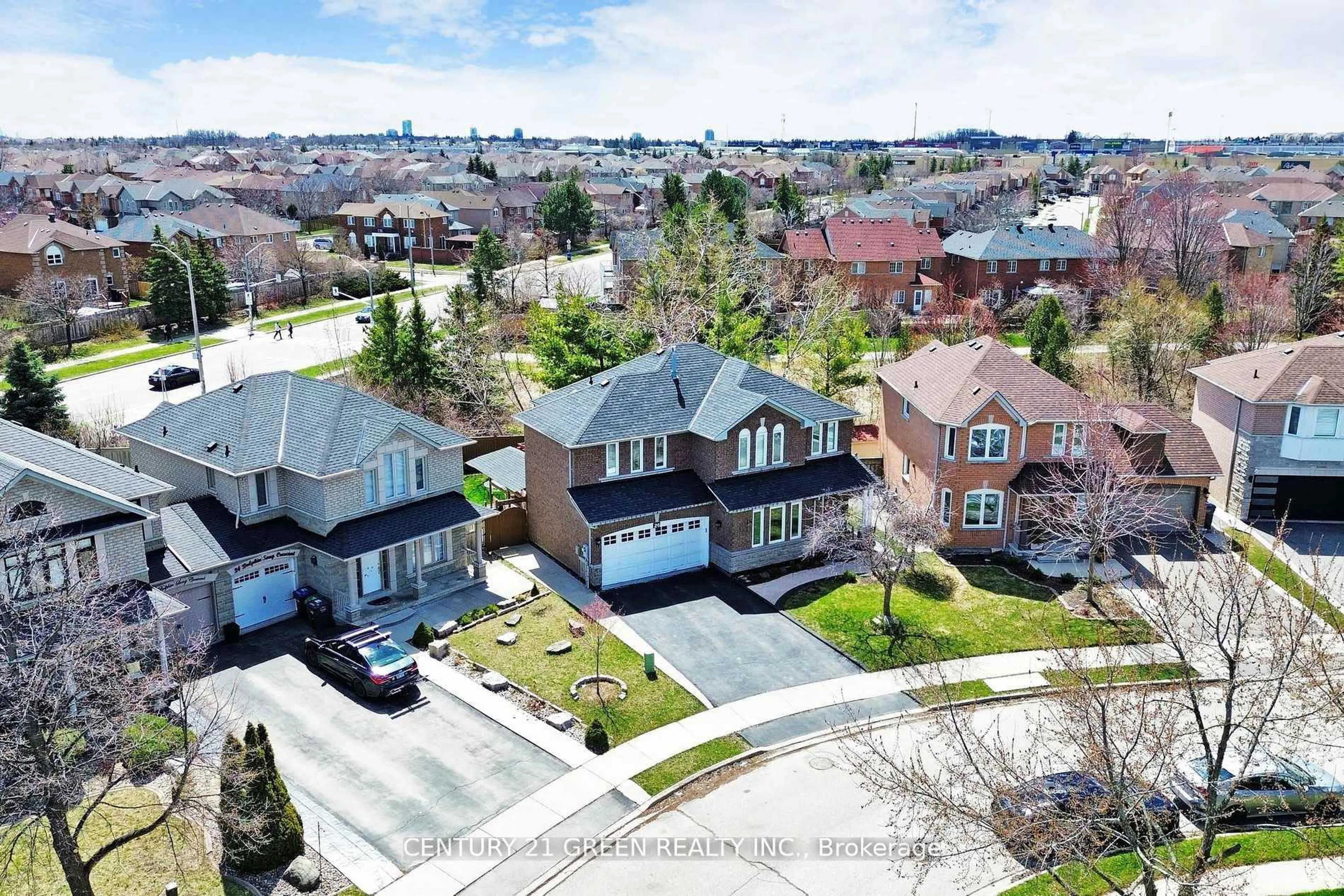 A pic from outside/outdoor area/front of a property/back of a property/a pic from drone, street for 26 Dolphin Song Cres, Brampton Ontario L6R 2A4