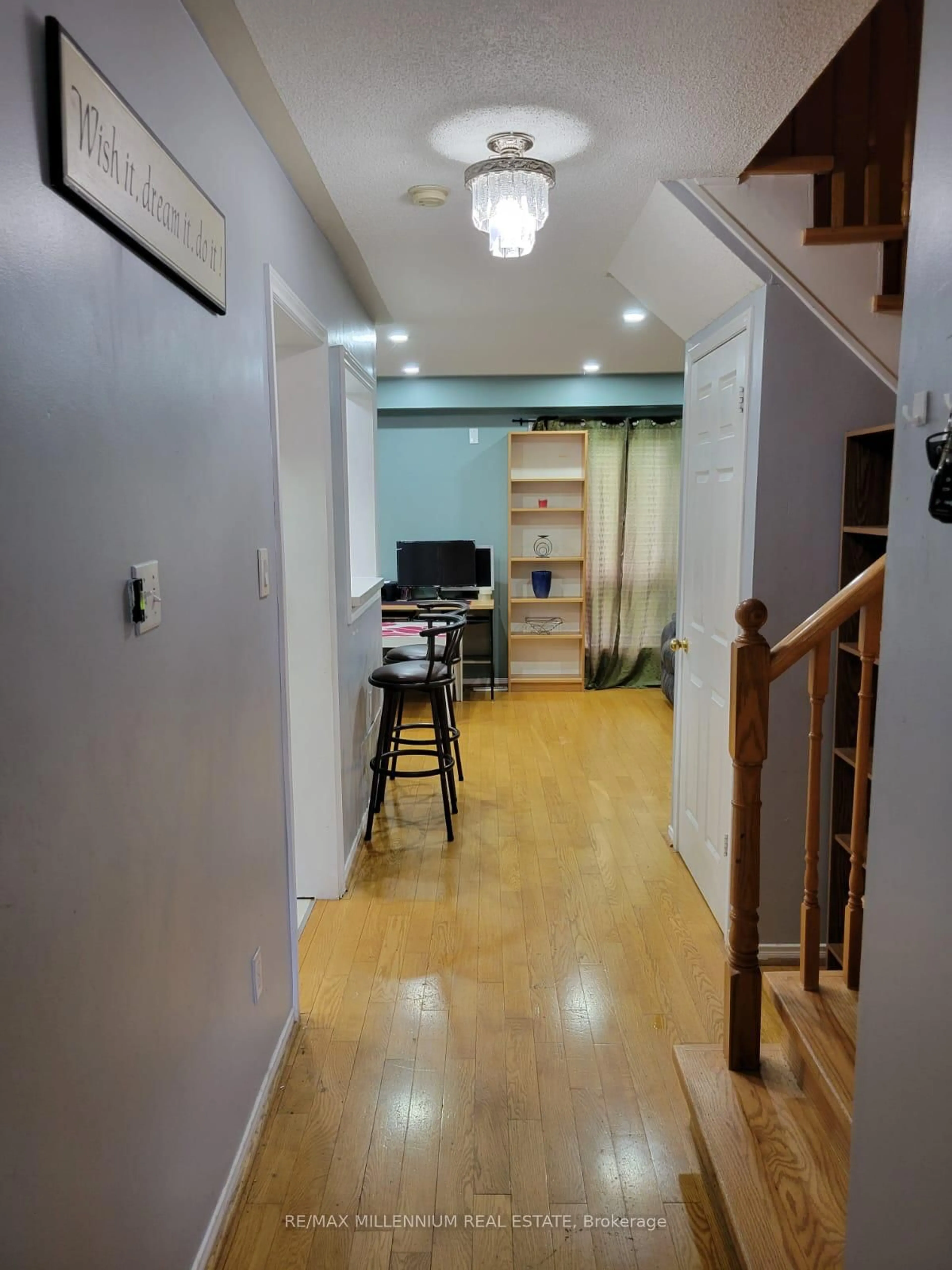 Indoor foyer for 13 Wickstead Crt #75, Brampton Ontario L6R 1N8