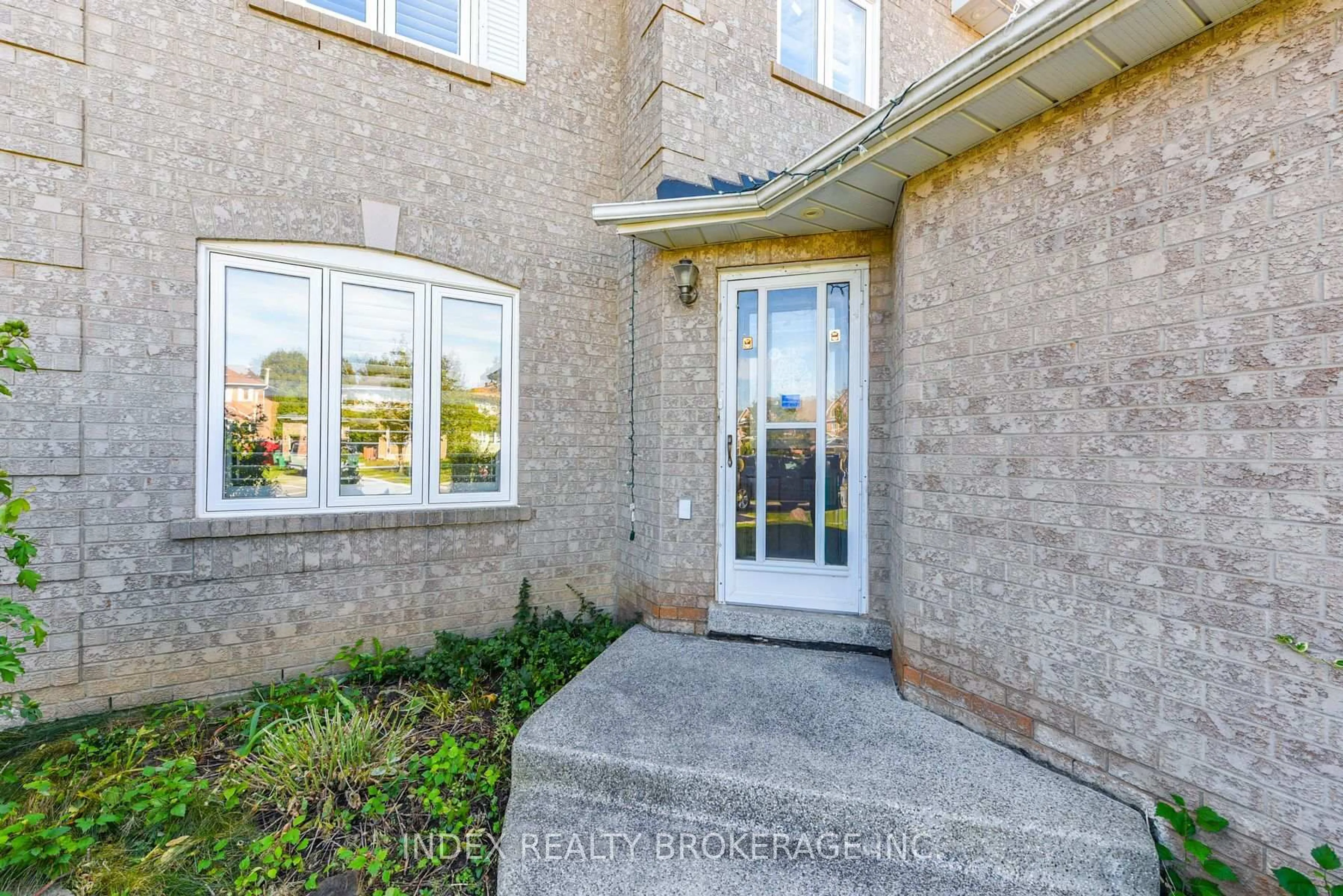 Indoor entryway for 81 Mullis Cres, Brampton Ontario L6Y 4S9