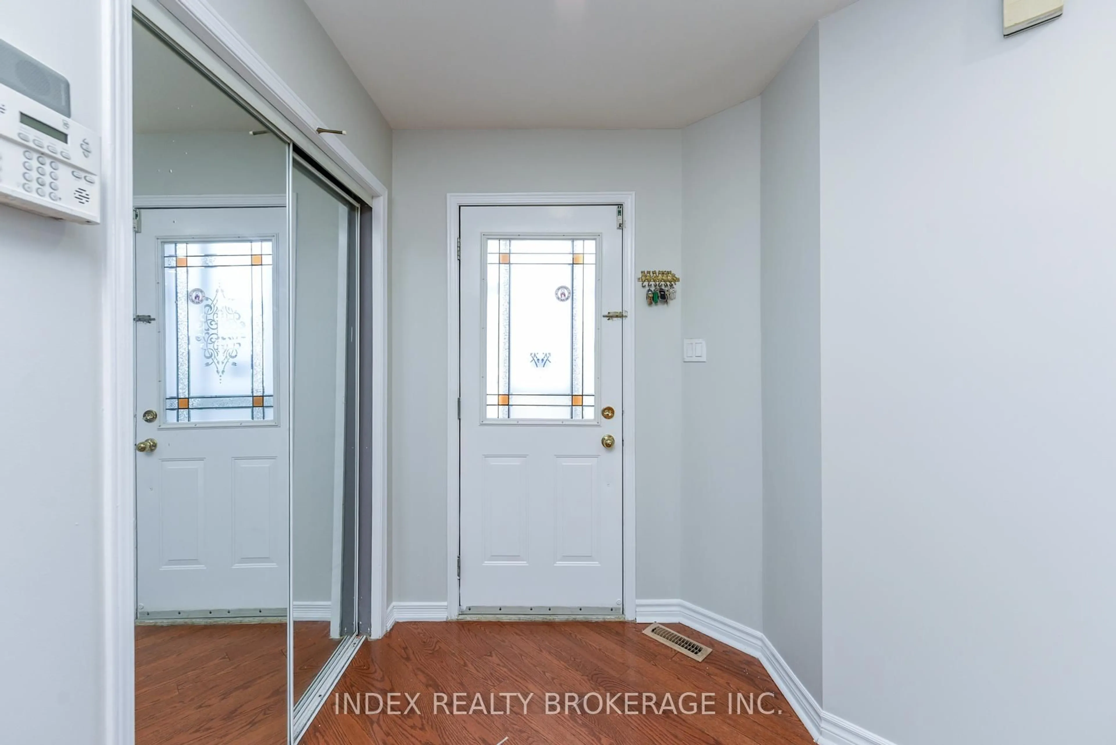Indoor entryway for 81 Mullis Cres, Brampton Ontario L6Y 4S9