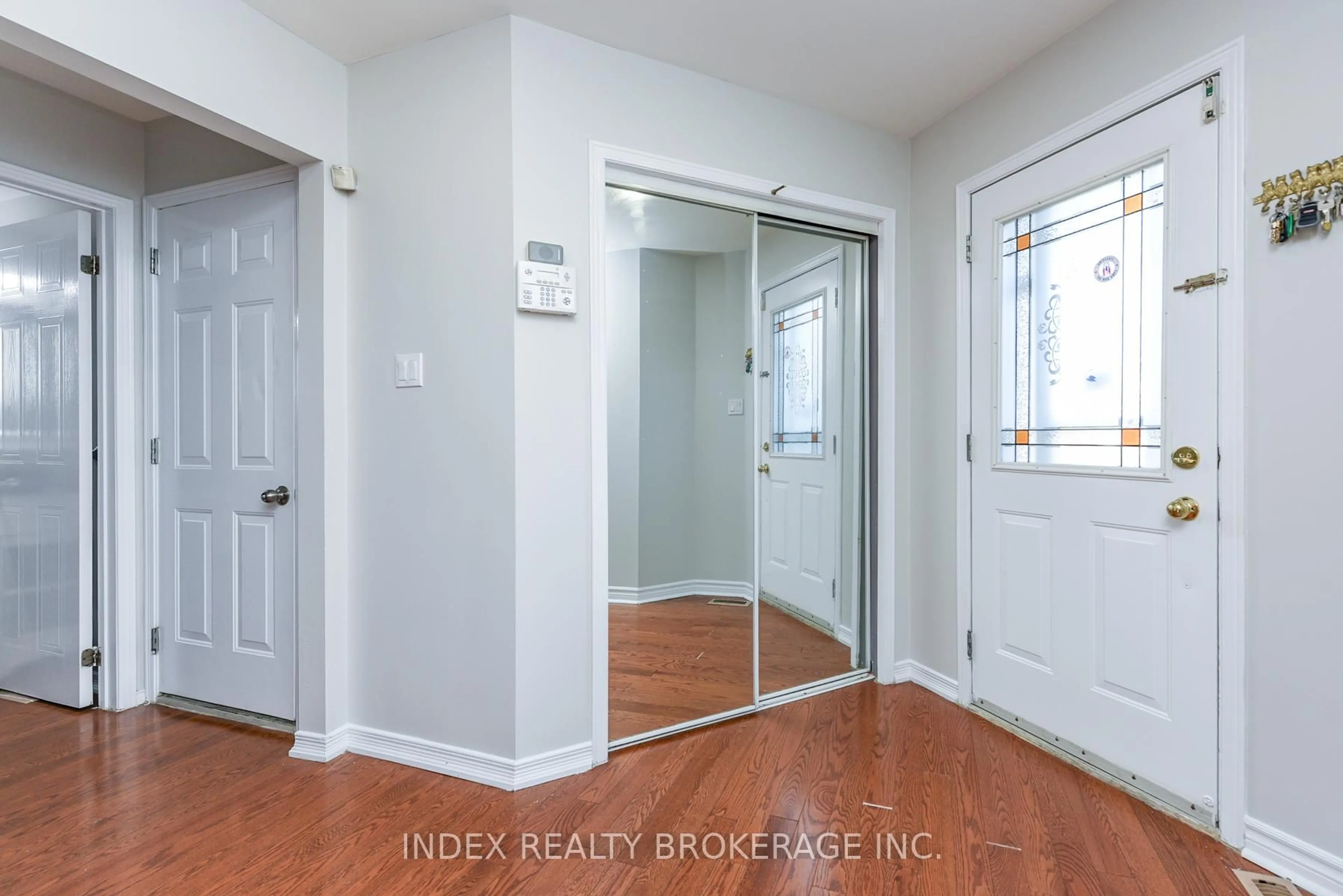 Indoor entryway for 81 Mullis Cres, Brampton Ontario L6Y 4S9